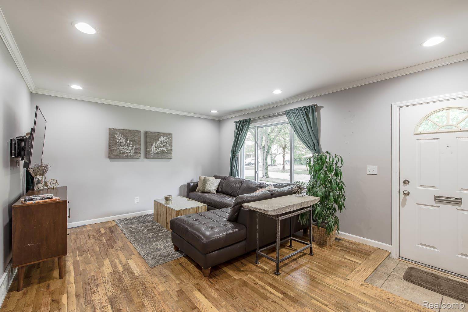 Troy, MI 48083,2898 Borden DR