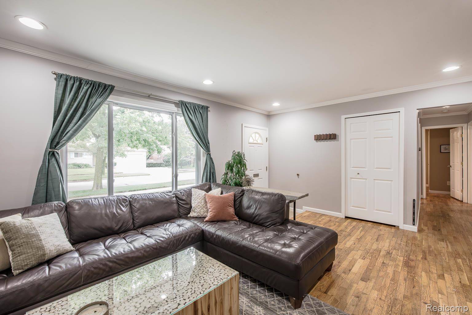 Troy, MI 48083,2898 Borden DR