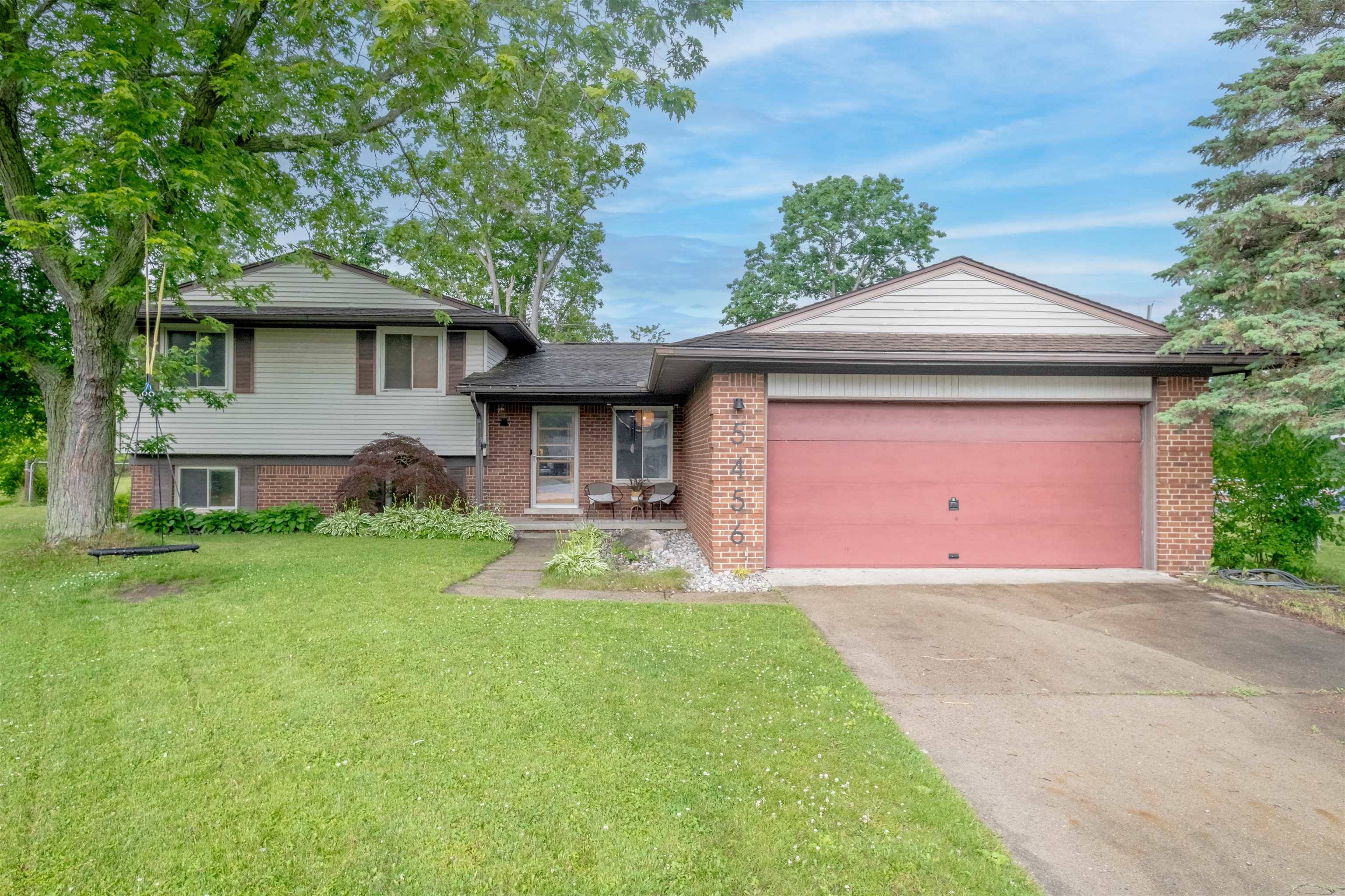 Grand Blanc, MI 48439,5456 Fairview DR