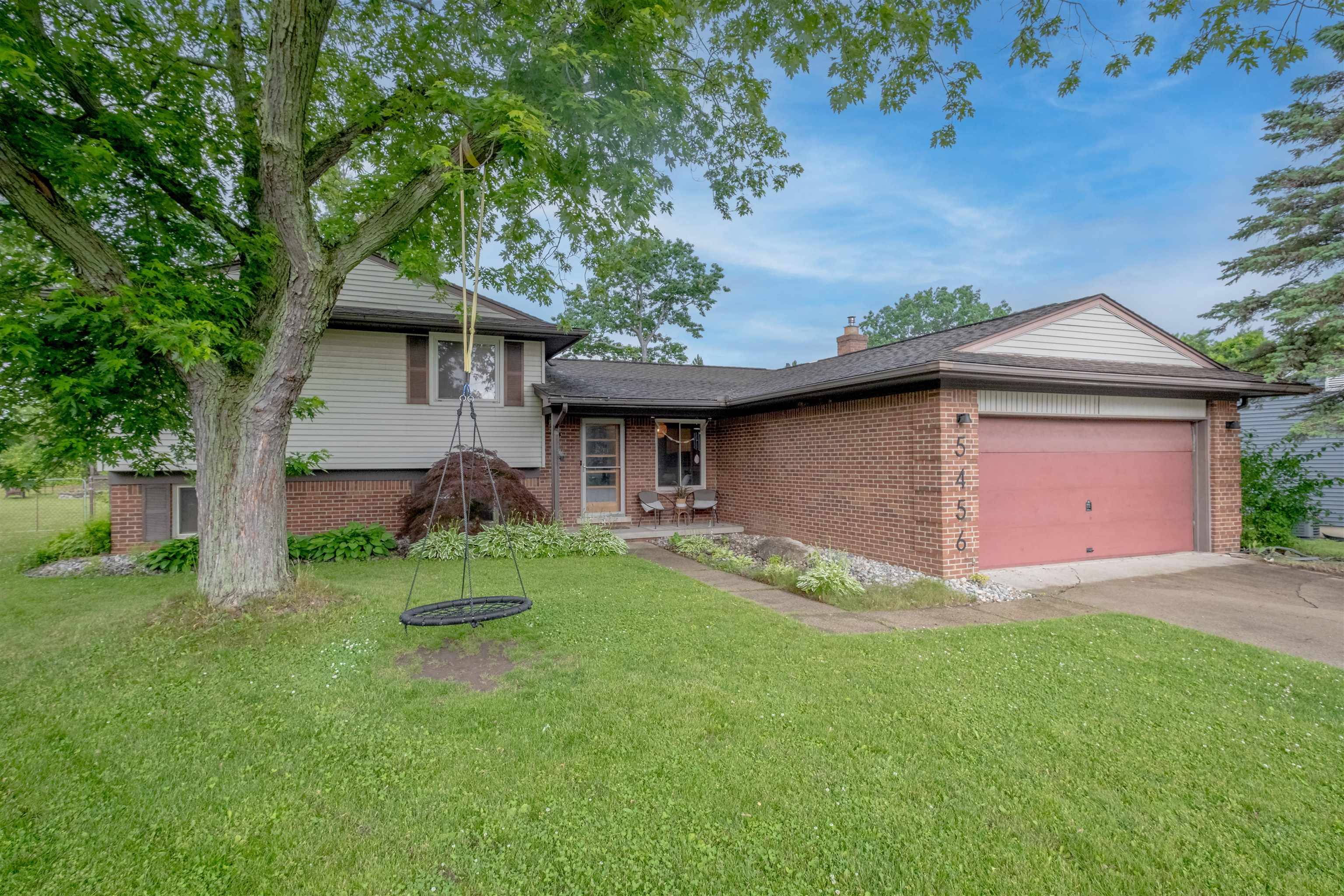 Grand Blanc, MI 48439,5456 Fairview DR