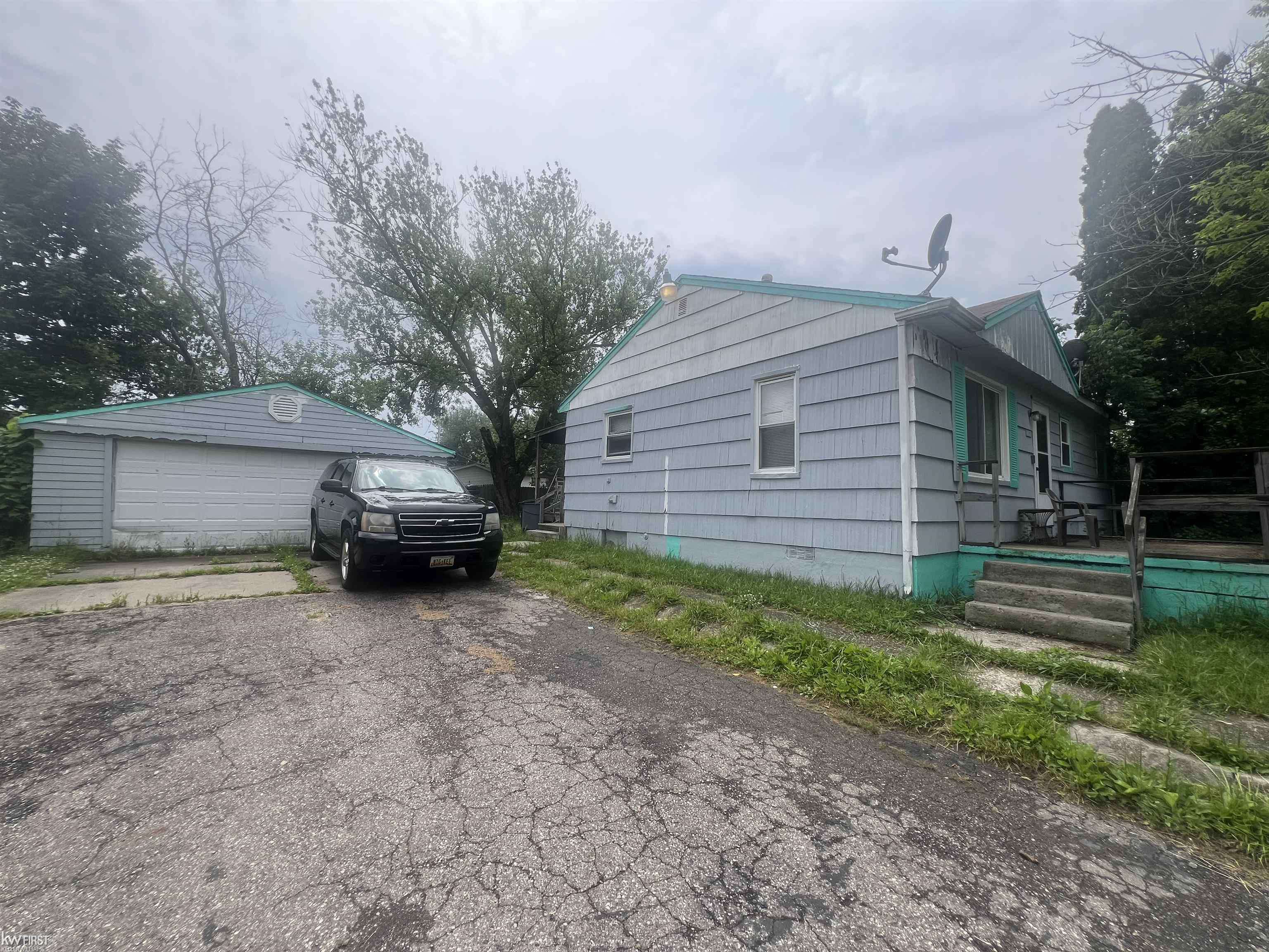 Flint, MI 48505,1297 W Kurtz AVE