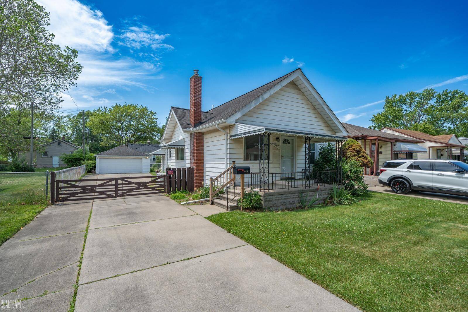 Eastpointe, MI 48021,22079 Oakwood AVE