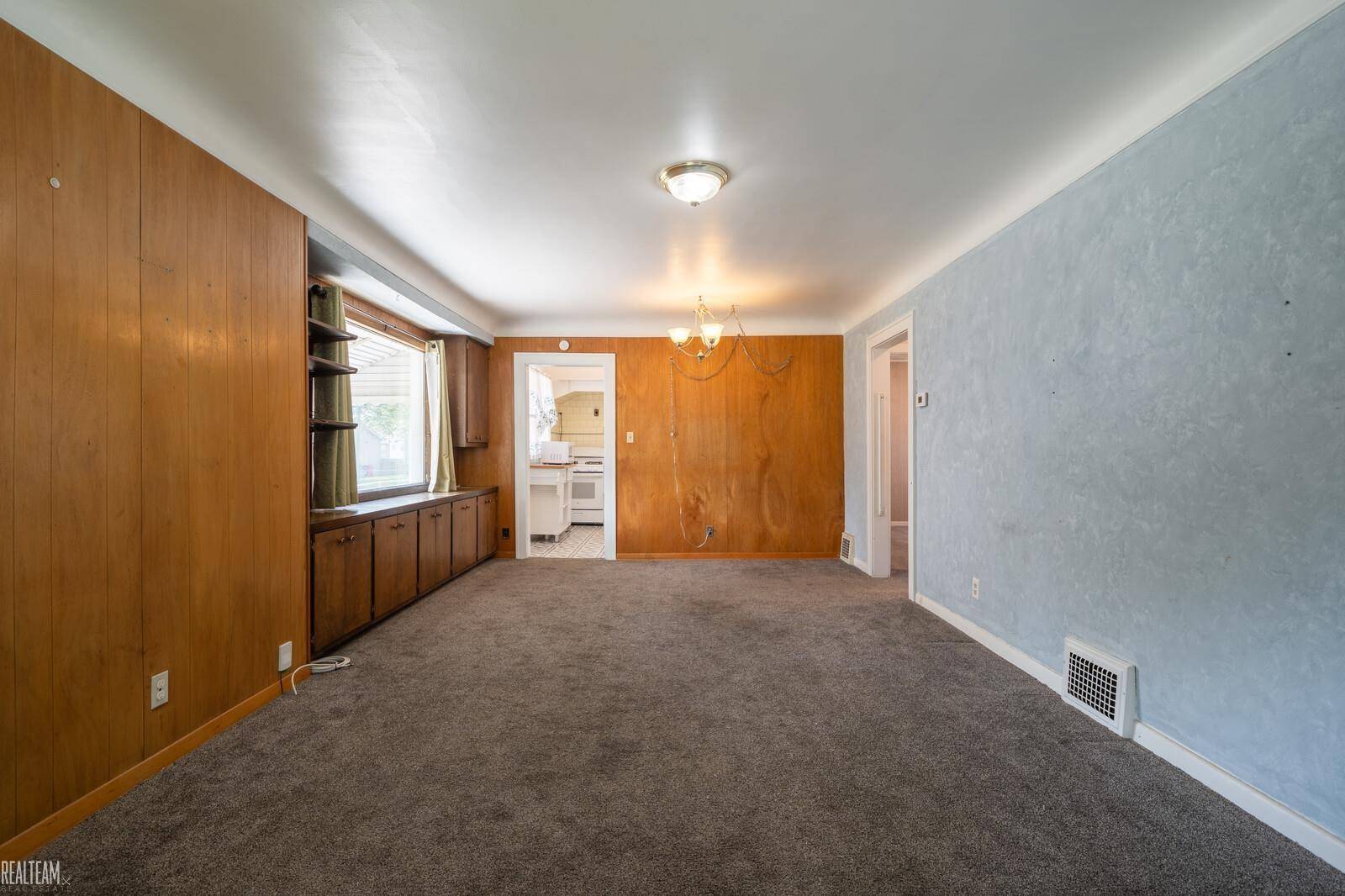 Eastpointe, MI 48021,22079 Oakwood AVE