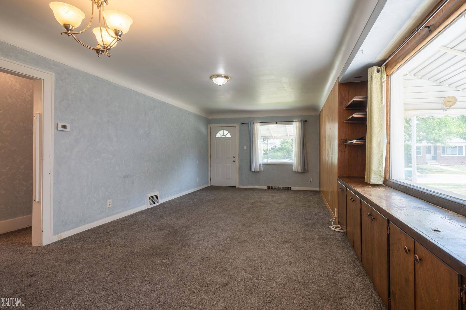 Eastpointe, MI 48021,22079 Oakwood AVE