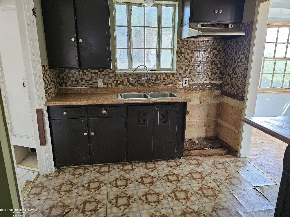 Detroit, MI 48219,19019 Annchester RD