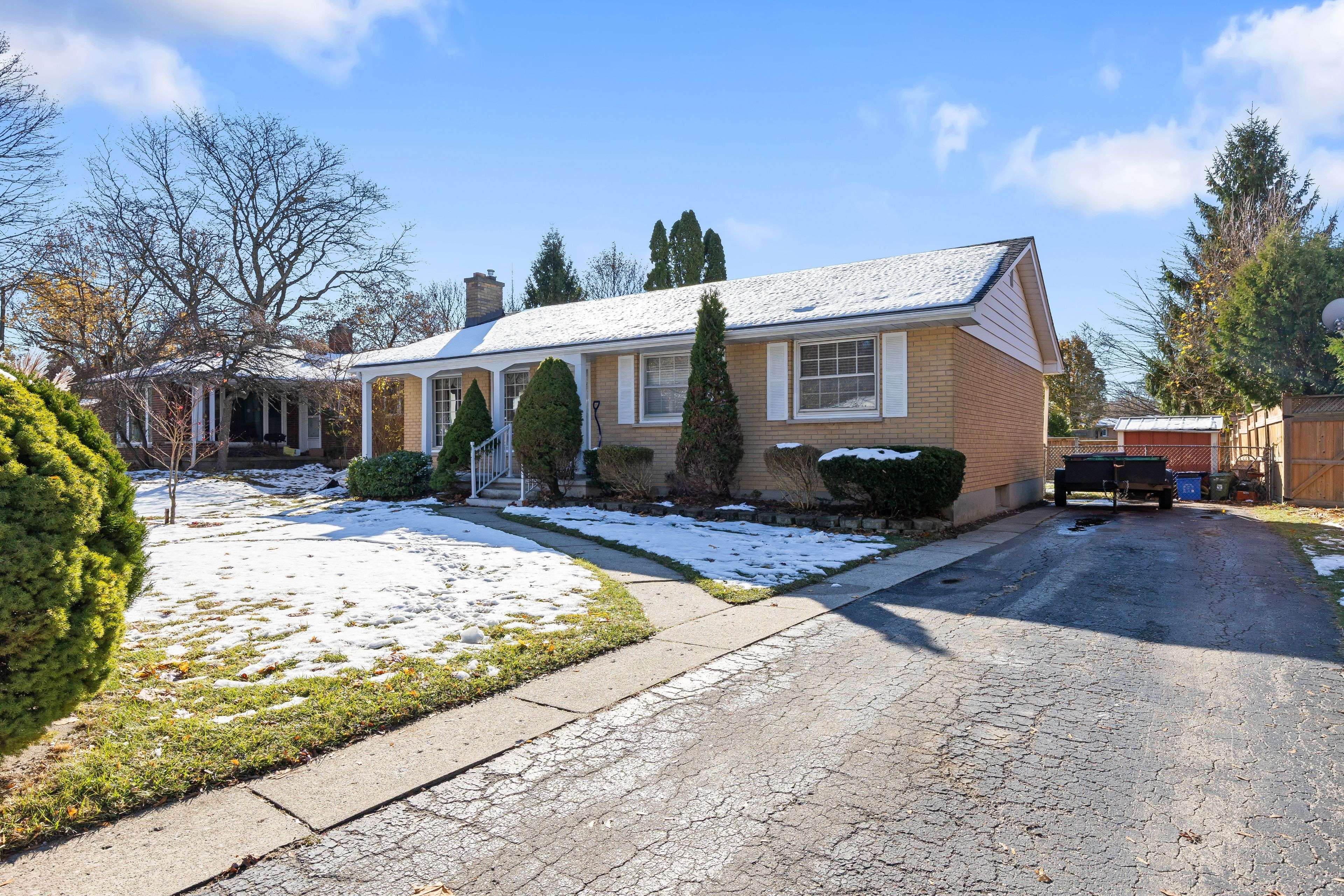 London South, ON N6J 1T7,159 Centre ST