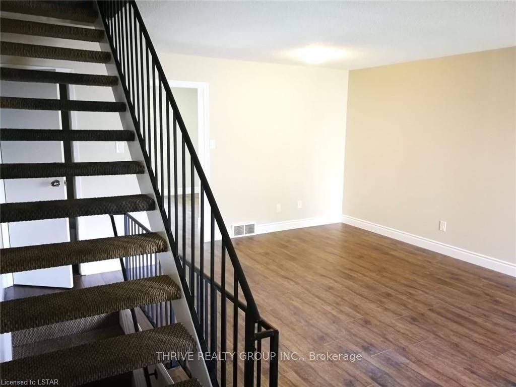 London North, ON N6H 4R4,70 FIDDLERS GREEN RD #86