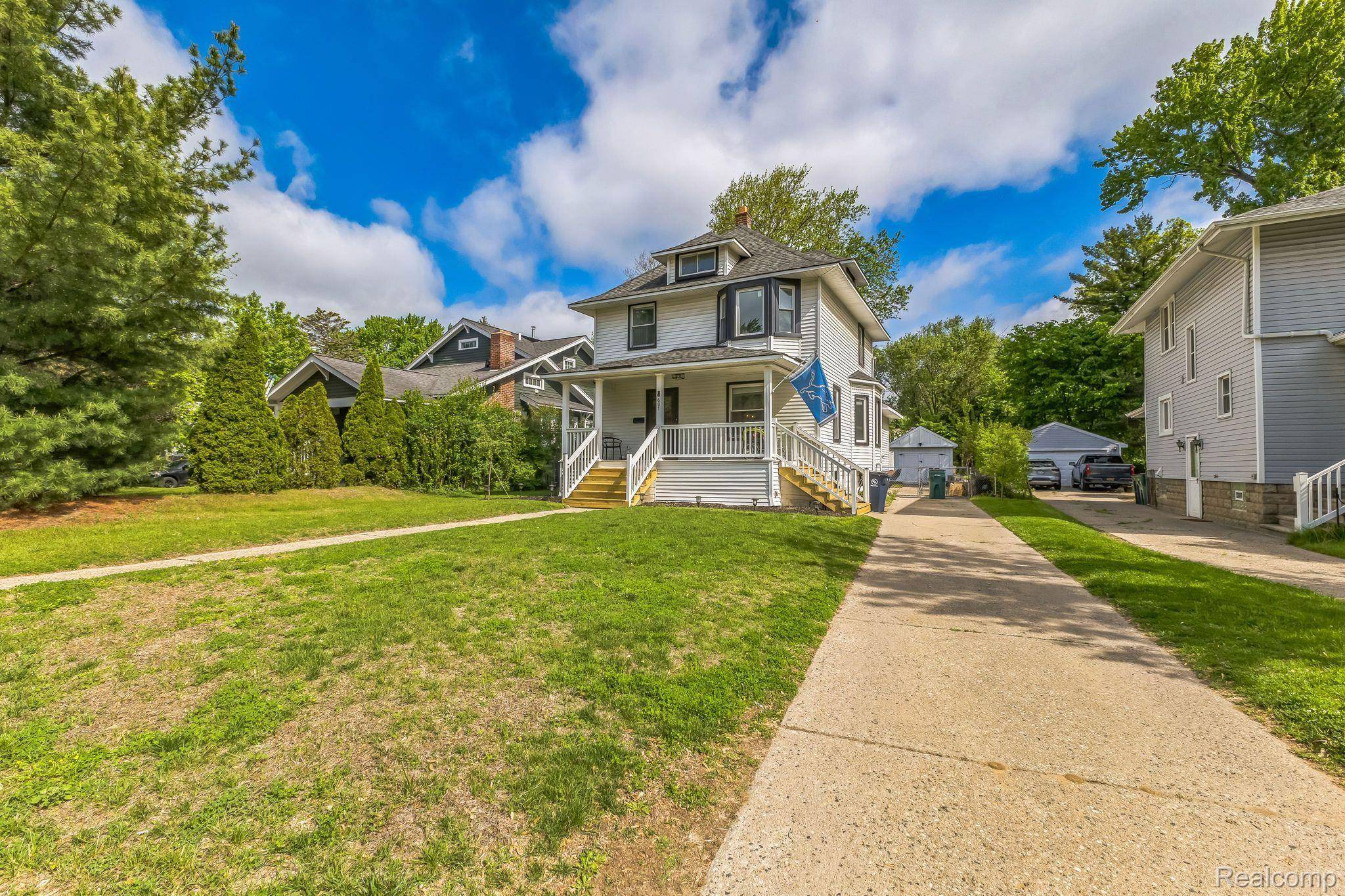 Royal Oak, MI 48067,607 E LINCOLN AVE