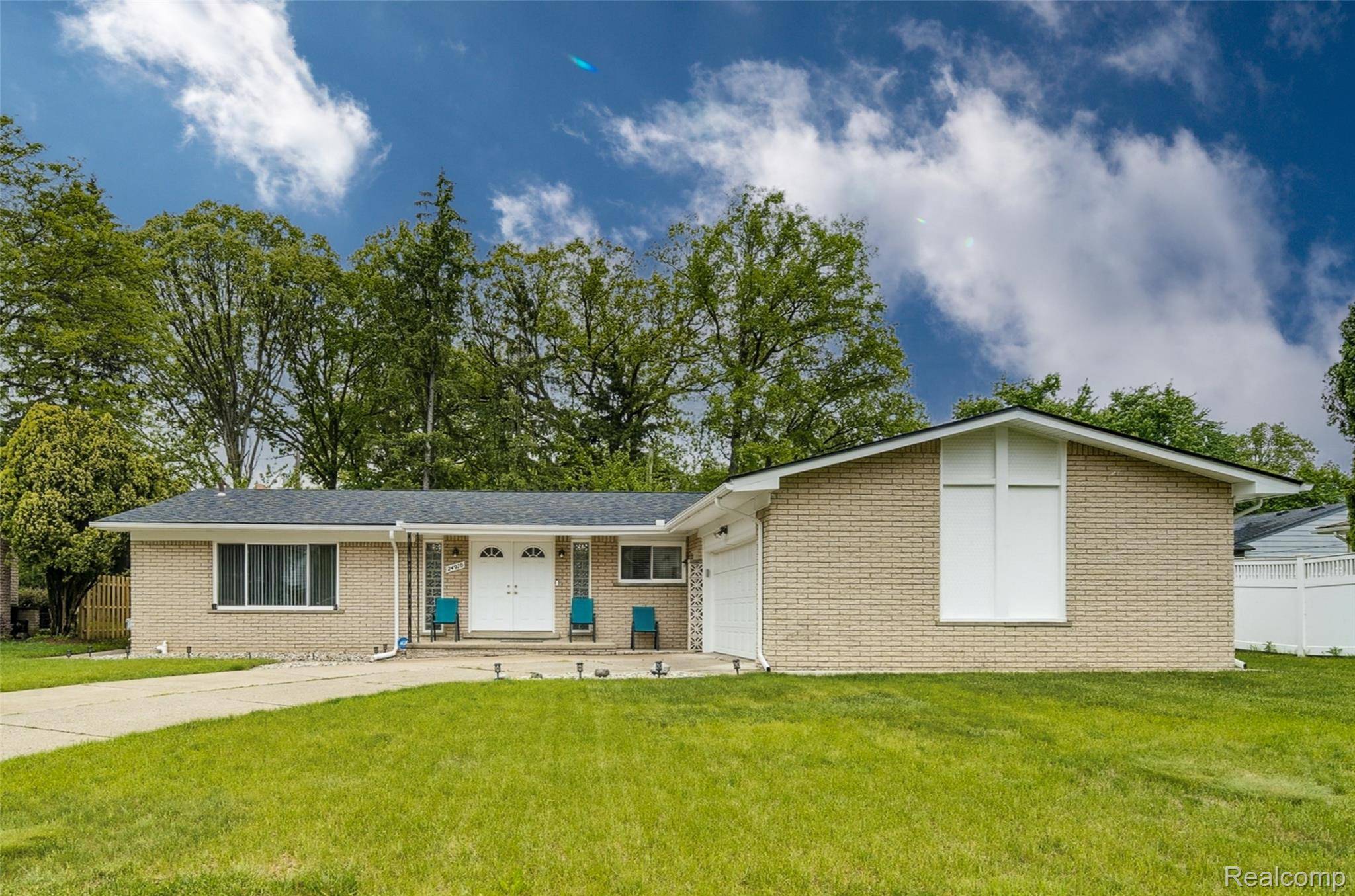 Southfield, MI 48033,24970 Thorndyke ST