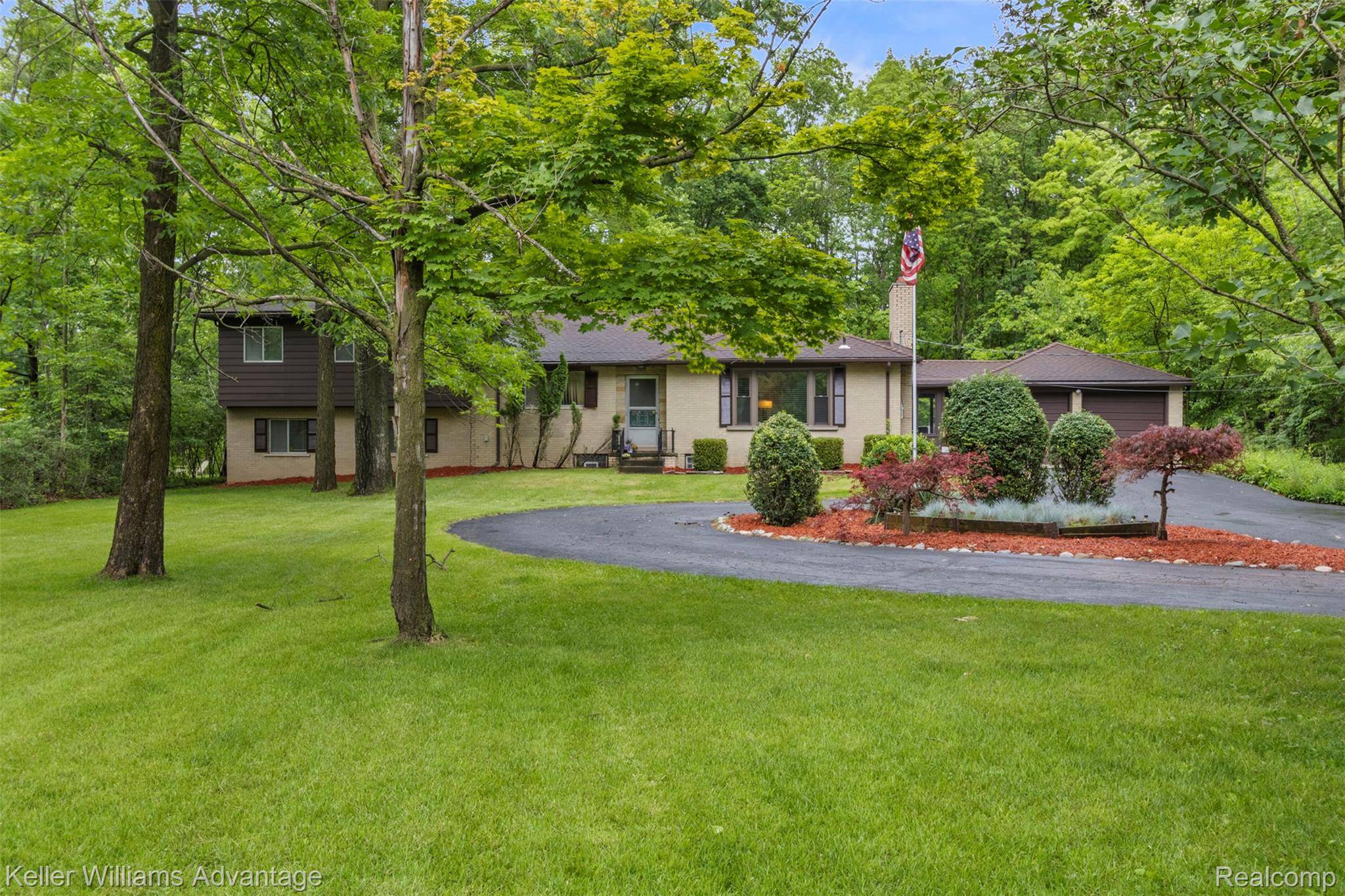 Southfield, MI 48034,29866 Woodland DR