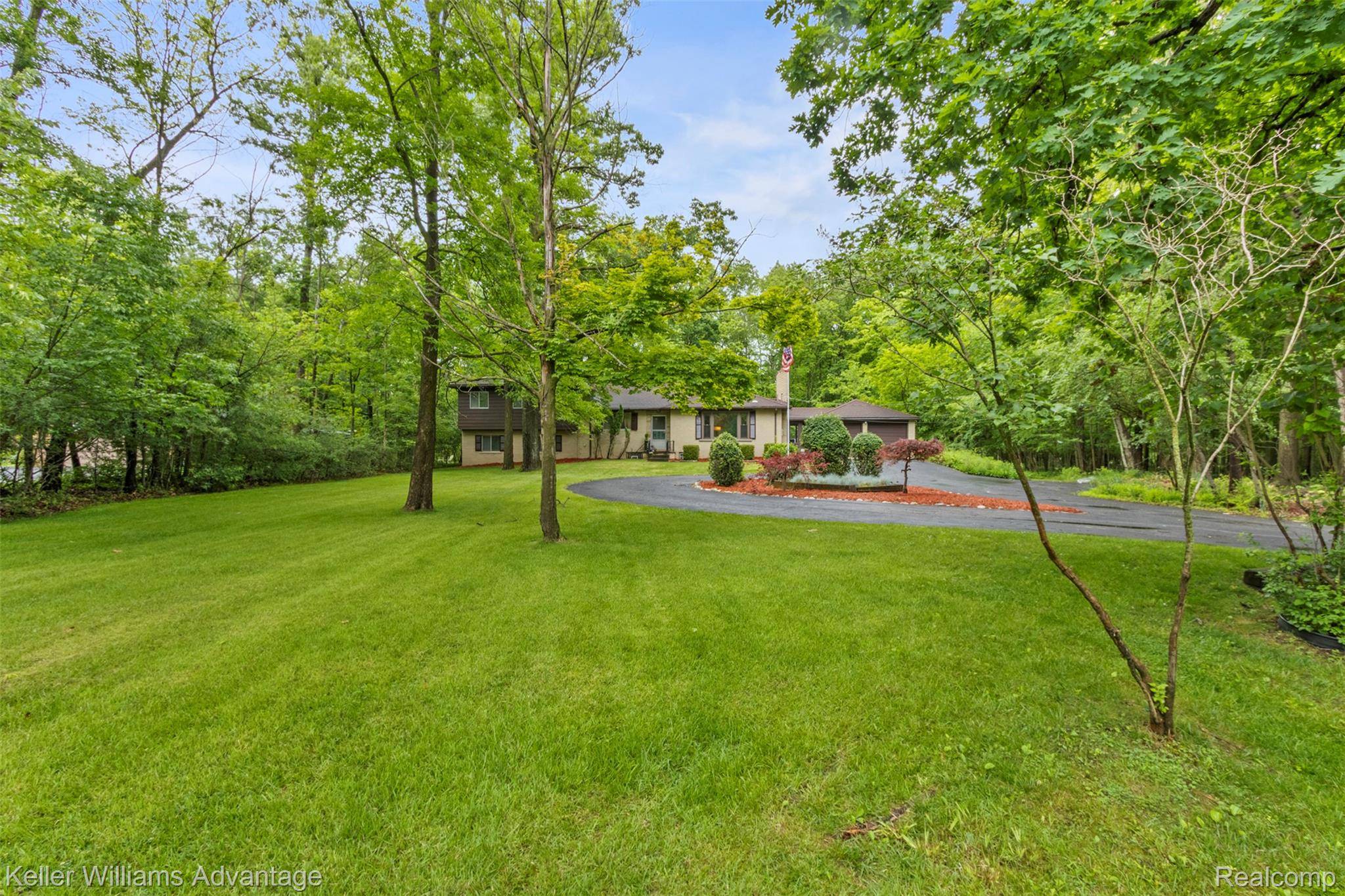 Southfield, MI 48034,29866 Woodland DR