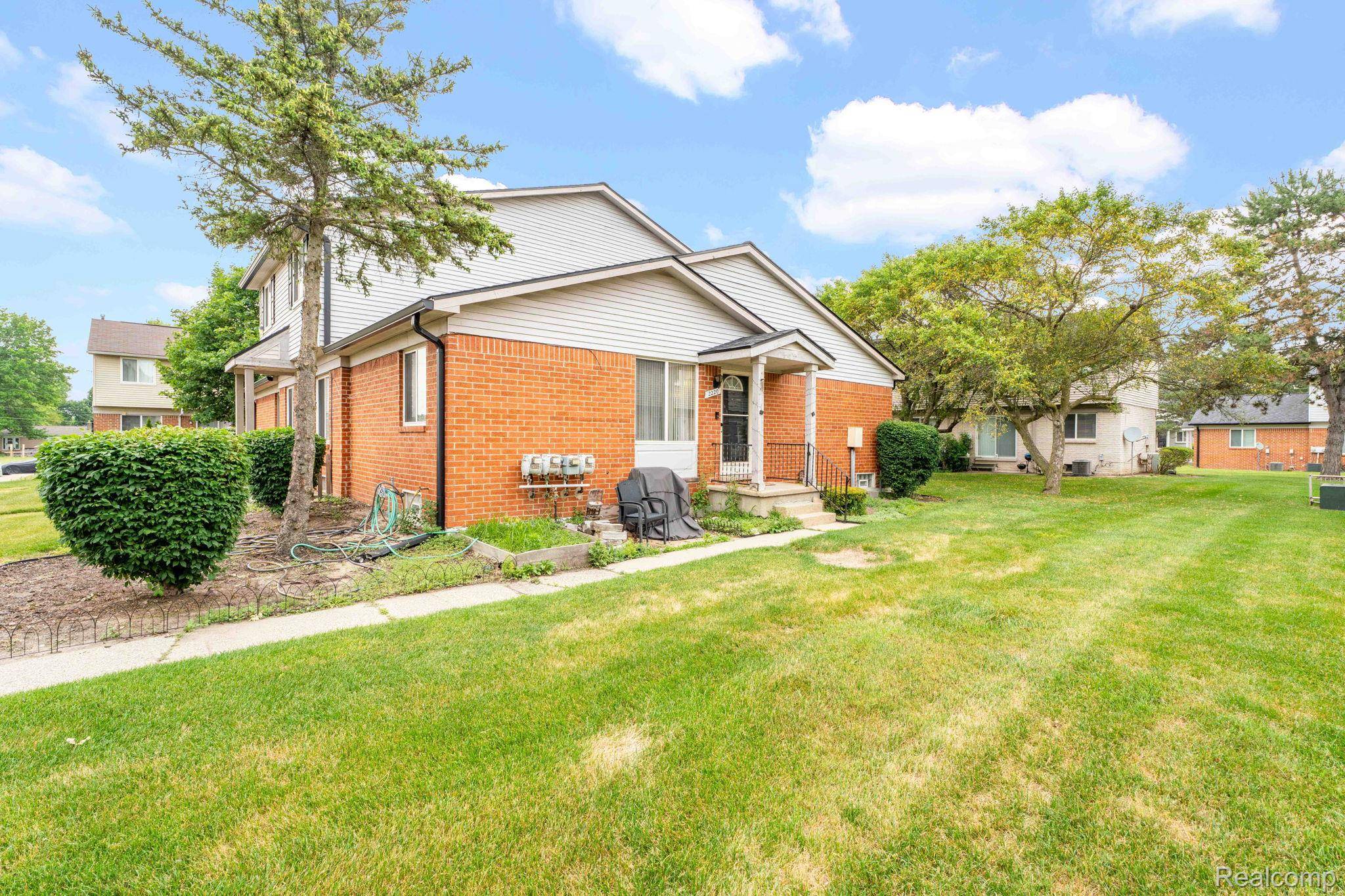 Shelby Twp, MI 48317,2220 Orchard Crest ST