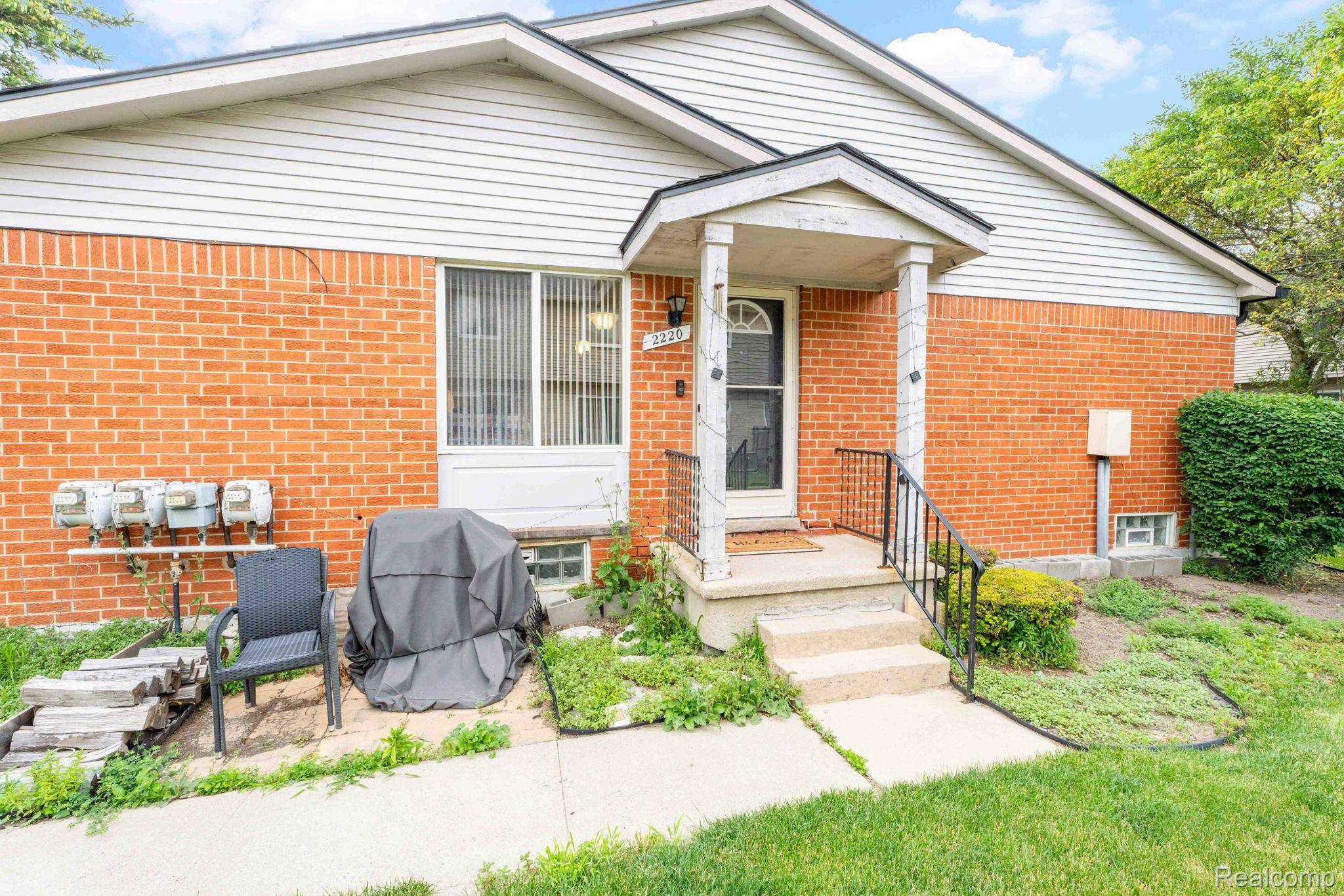 Shelby Twp, MI 48317,2220 Orchard Crest ST