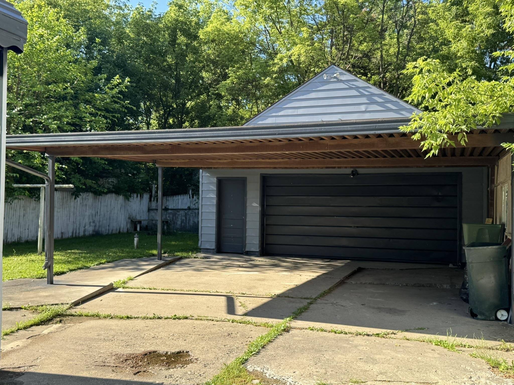 Flint, MI 48504,3355 Lyndon AVE