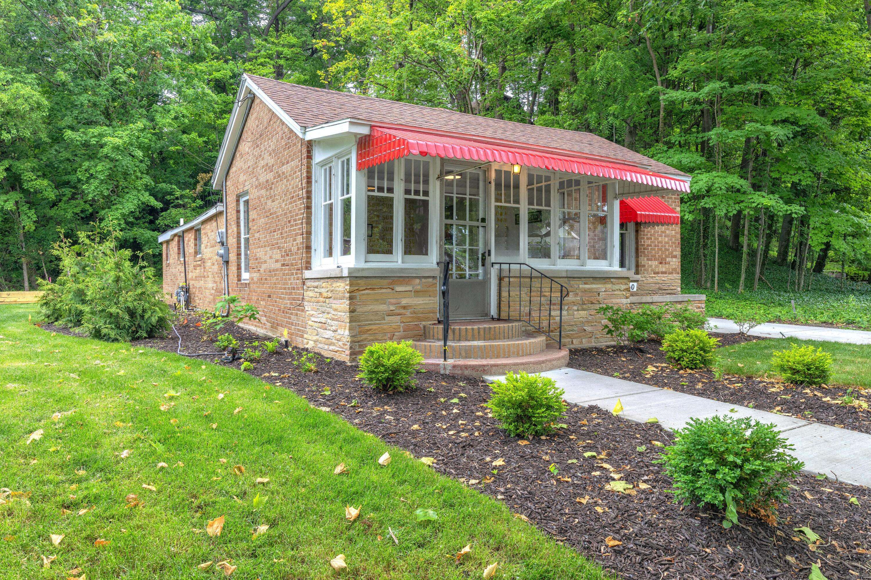 Saugatuck, MI 49453,660 Lake ST