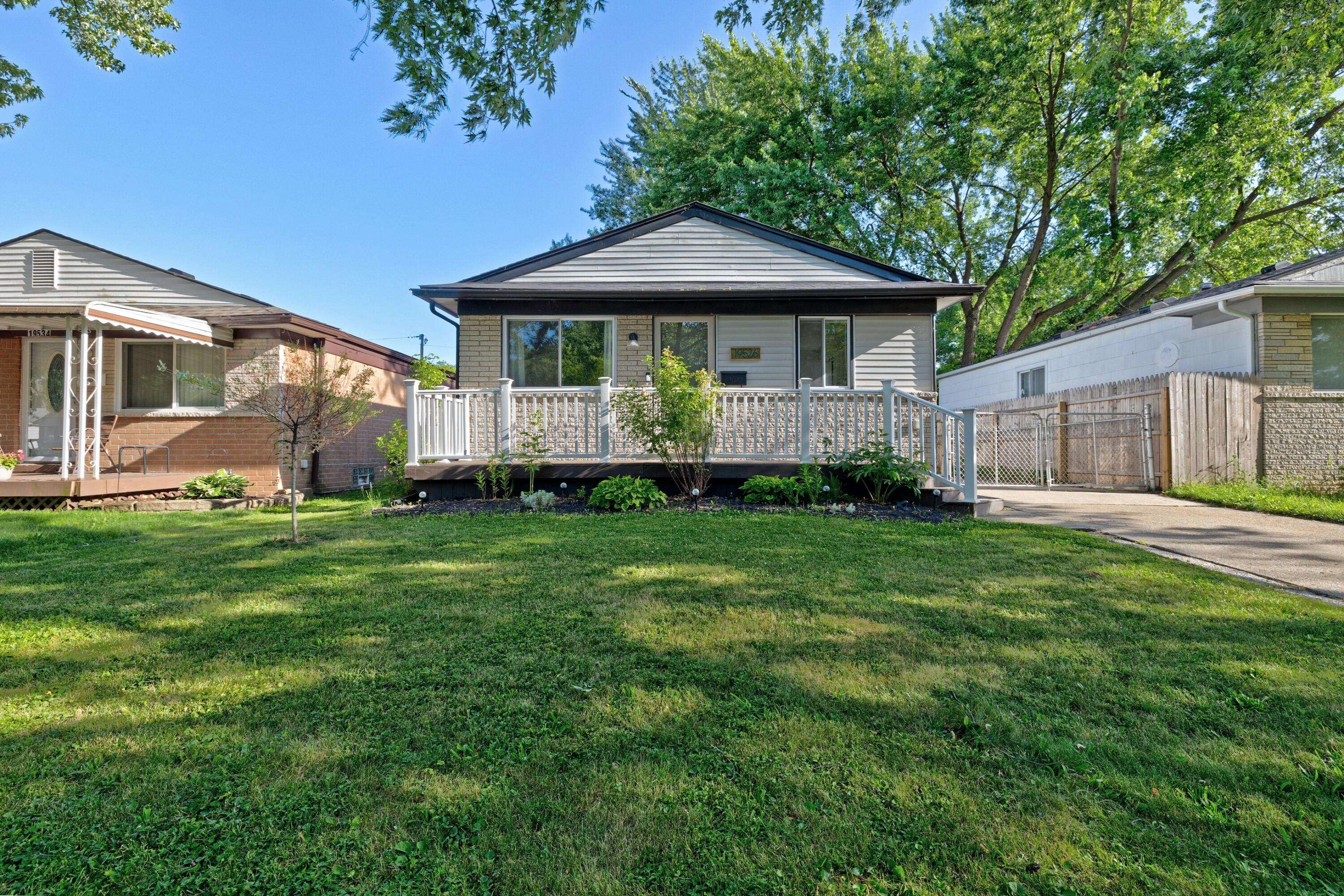 Clinton Twp, MI 48035,19526 Broadacres ST