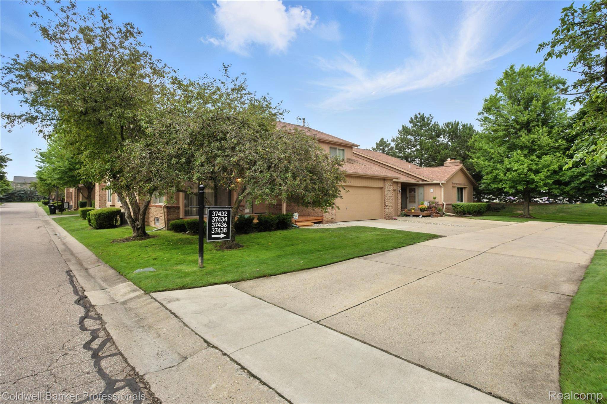 Livonia, MI 48152,37438 N Laurel Park DR