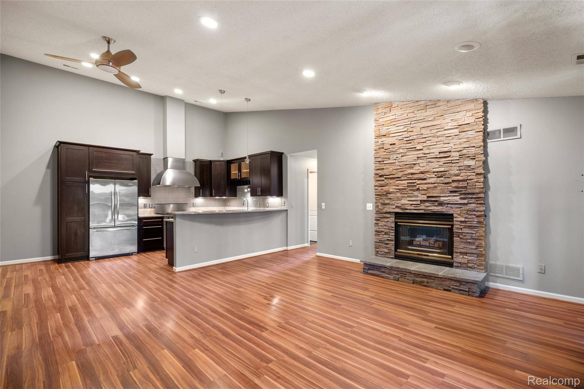 Roseville, MI 48066,30516 OAKRIDGE MANOR DR