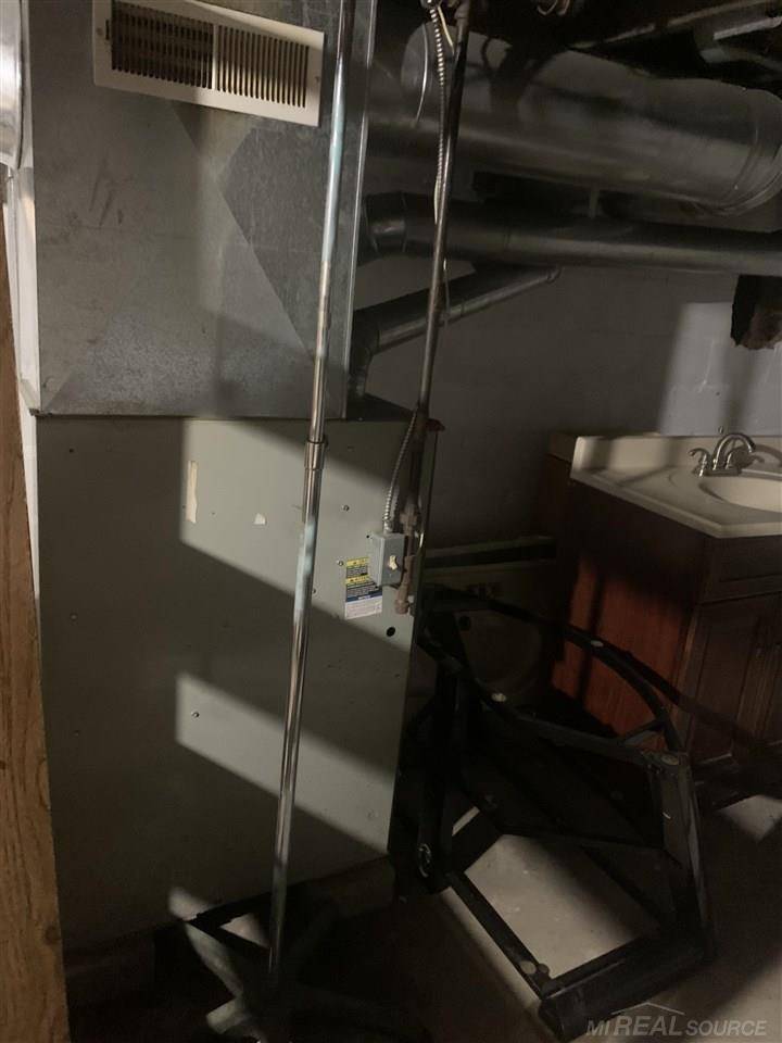 MI 48060,1203 Varney ST