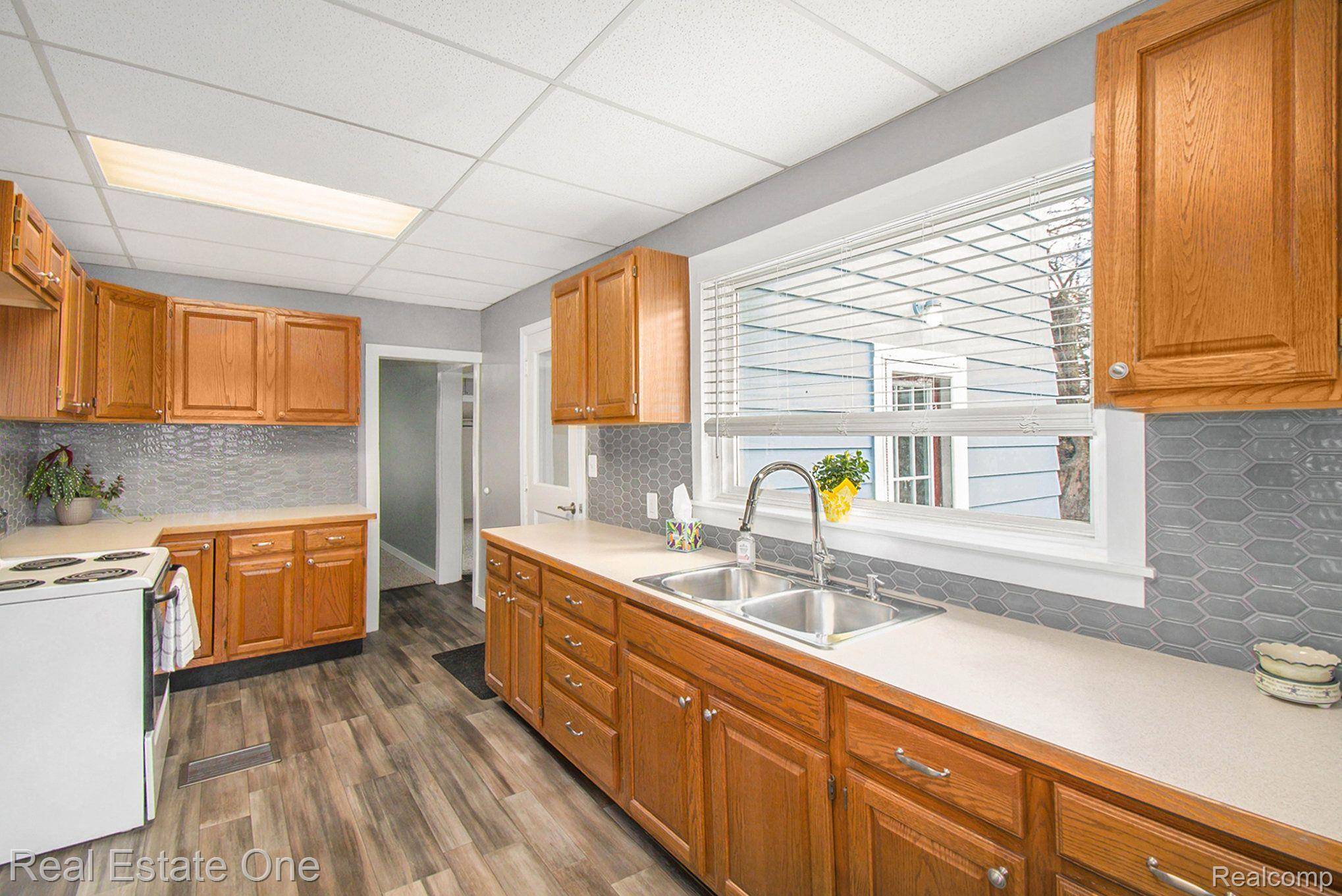 Oxford, MI 48371,54 DIVISION ST