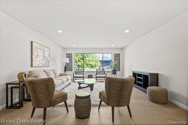 Southfield, MI 48034,24215 WILDBROOK #102