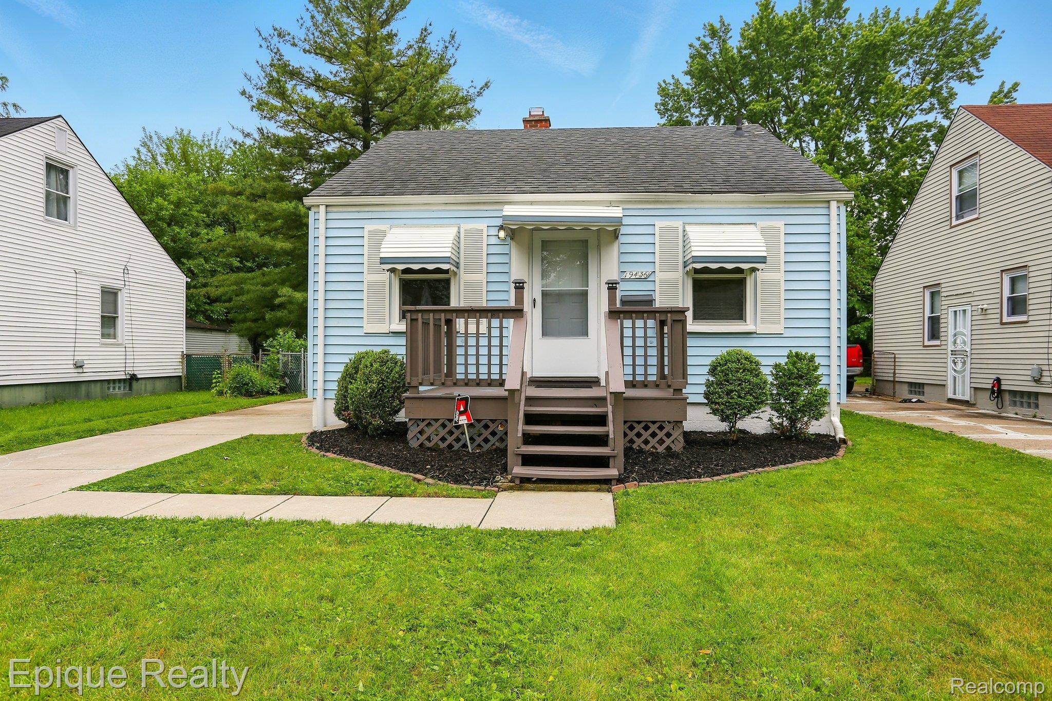 Harper Woods, MI 48225,19436 Elkhart ST