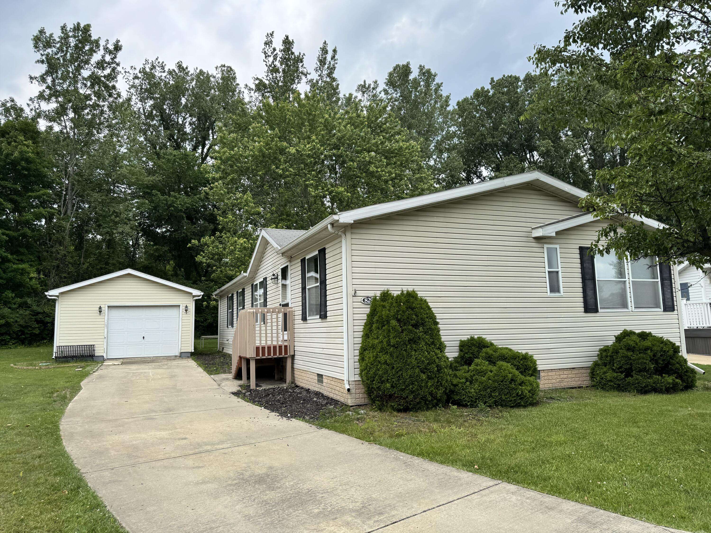 Adrian, MI 49221,829 Savannah River DR