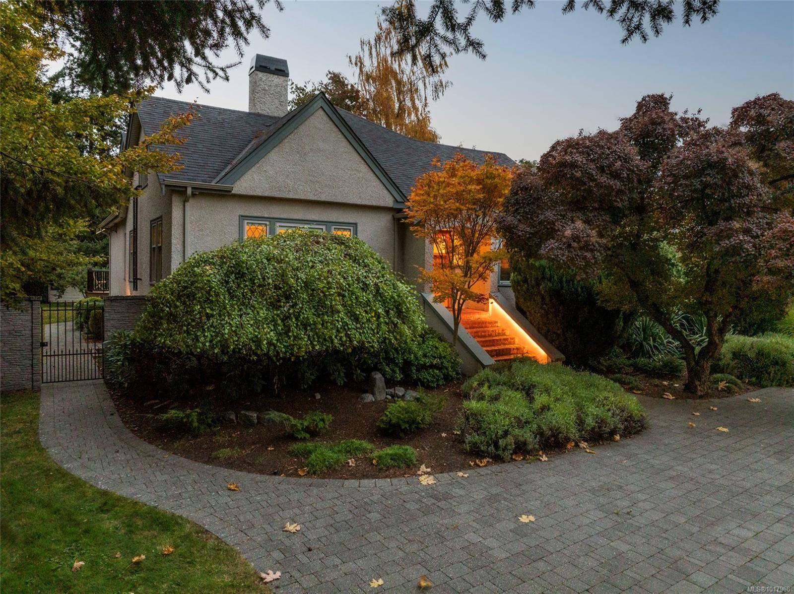 Saanich, BC V8N 2T5,1690 Ash Rd