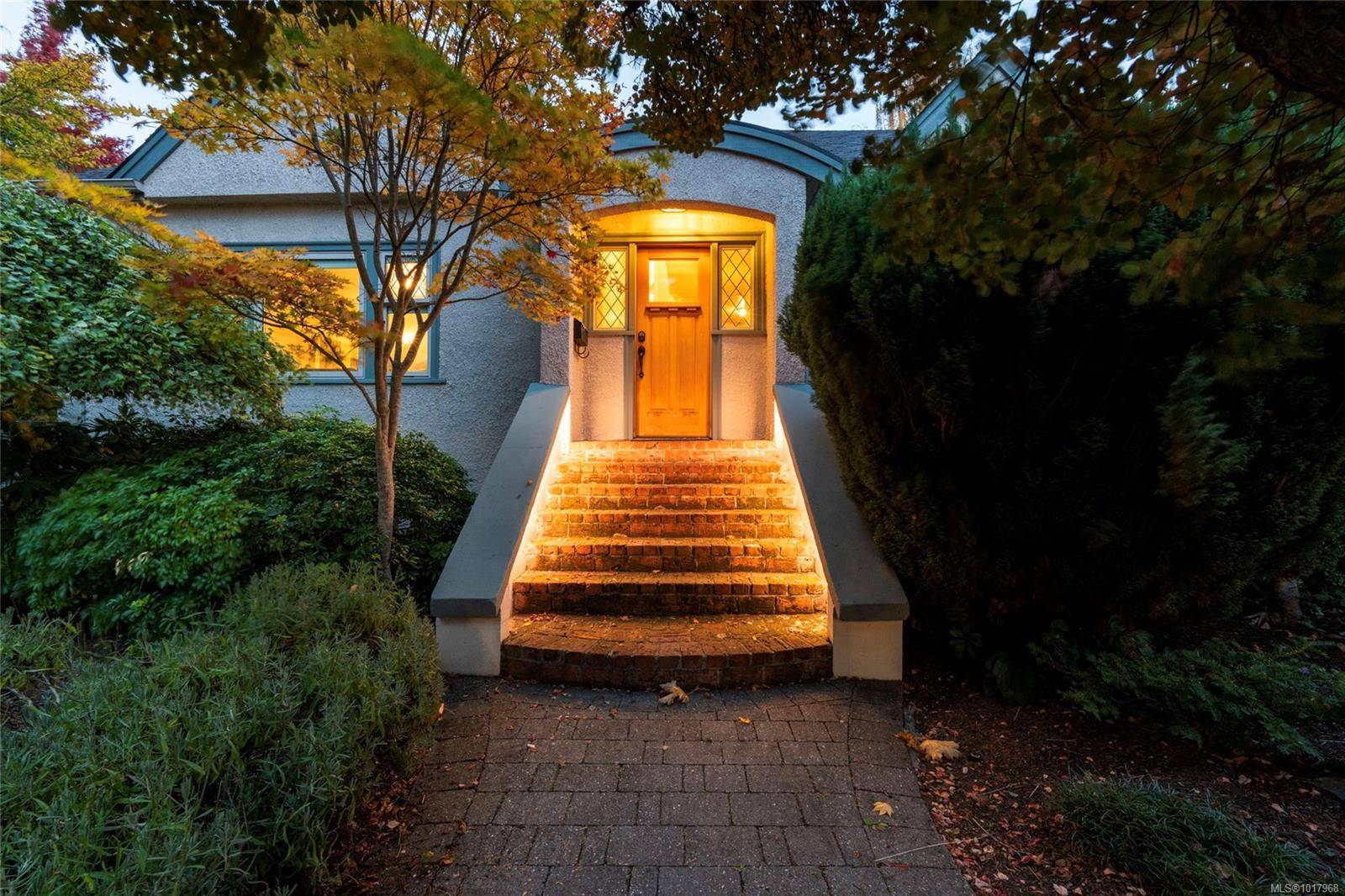 Saanich, BC V8N 2T5,1690 Ash Rd