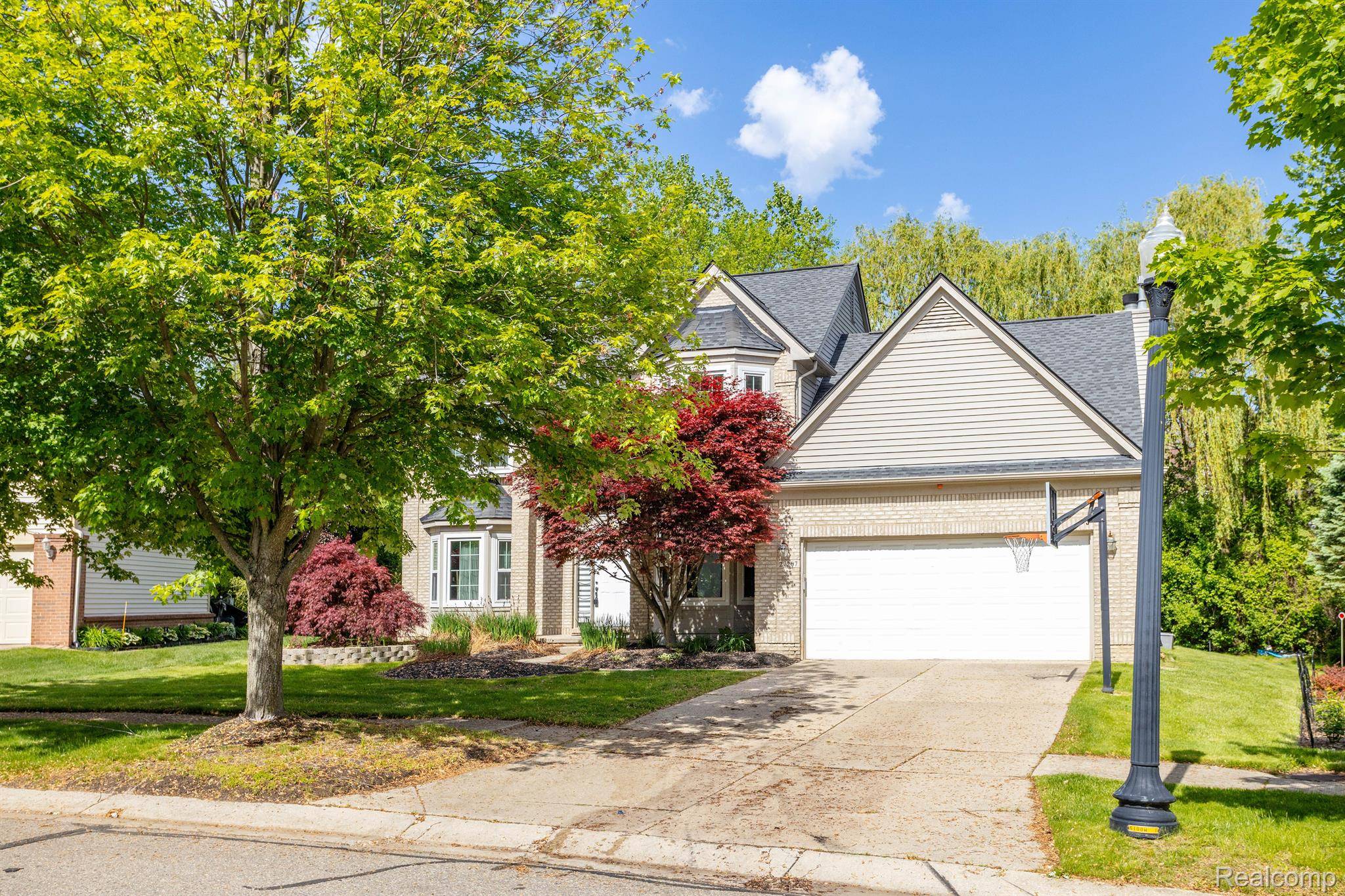 Farmington Hills, MI 48334,27207 WINTERSET CIR