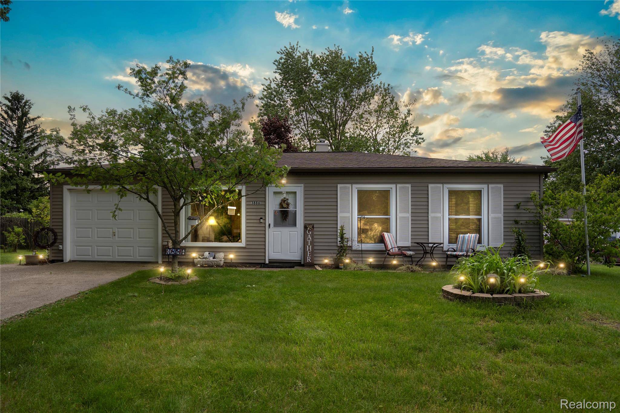 Lake Orion, MI 48359,3886 Queensbury RD