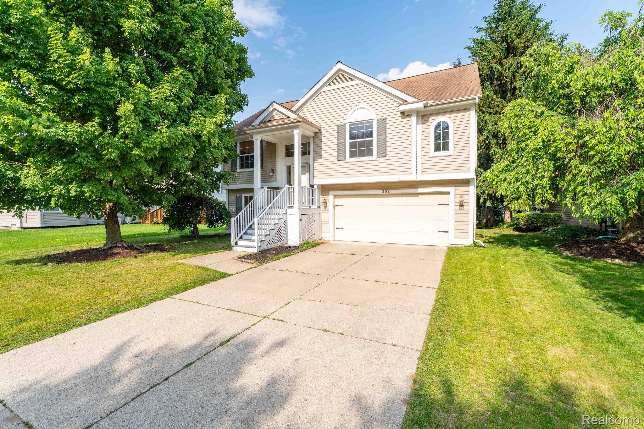 Waterford, MI 48327,332 Lake Meadow DR