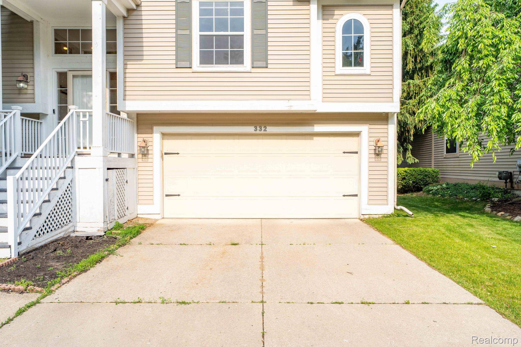 Waterford, MI 48327,332 Lake Meadow DR