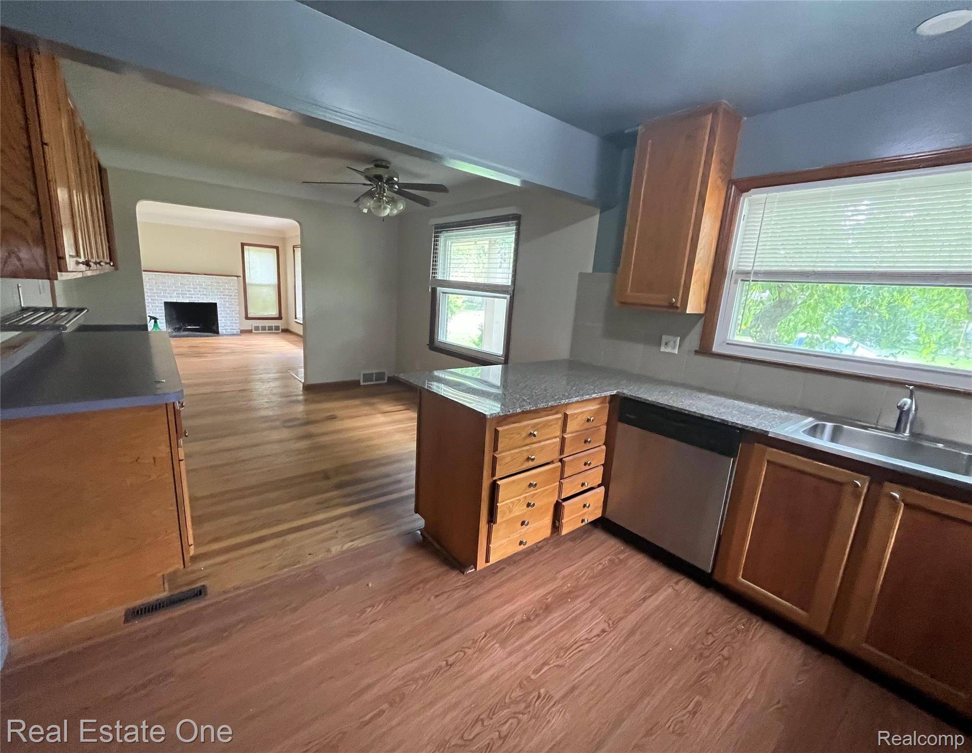 Detroit, MI 48239,10053 Royal Grand