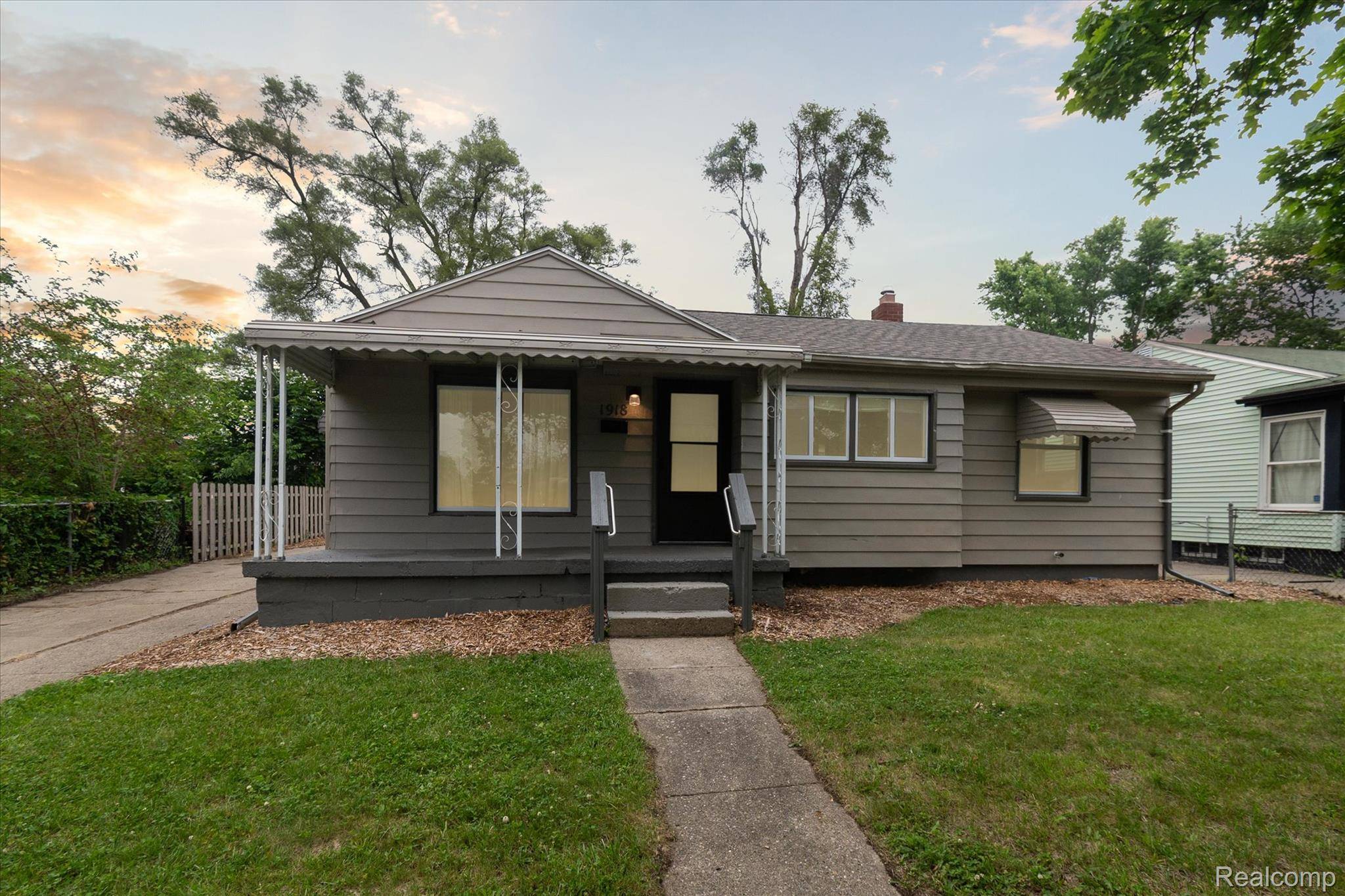 Flint, MI 48504,1918 Cherrylawn DR