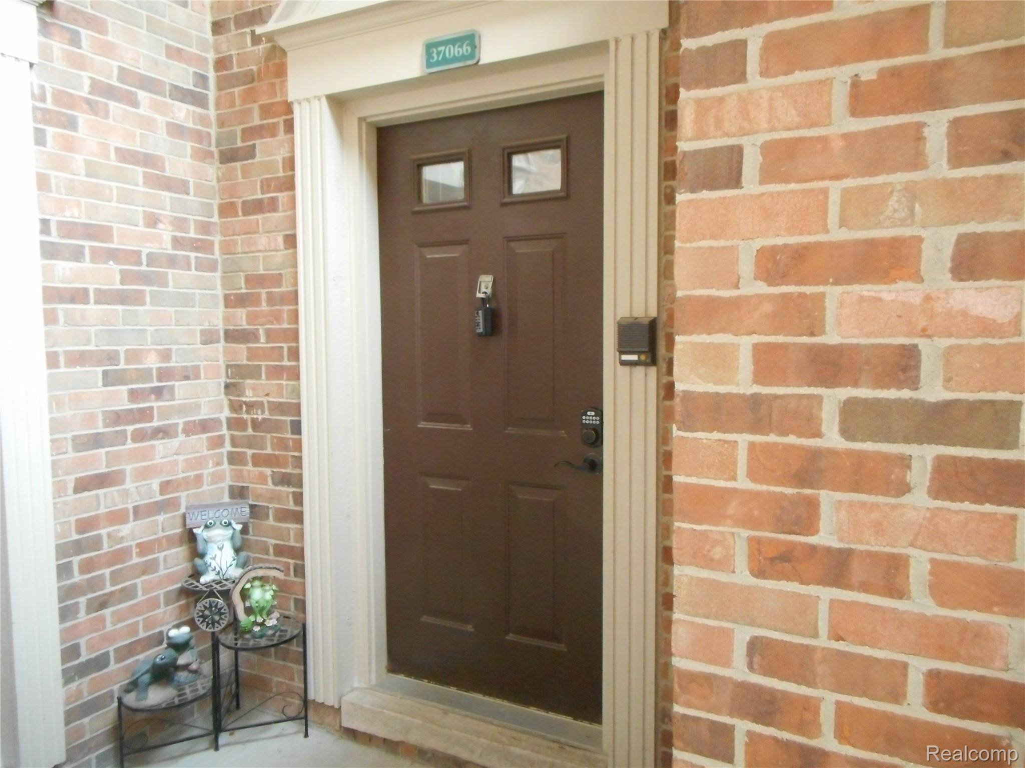 Bloomfield Hills, MI 48331,37066 Kirkshire CT