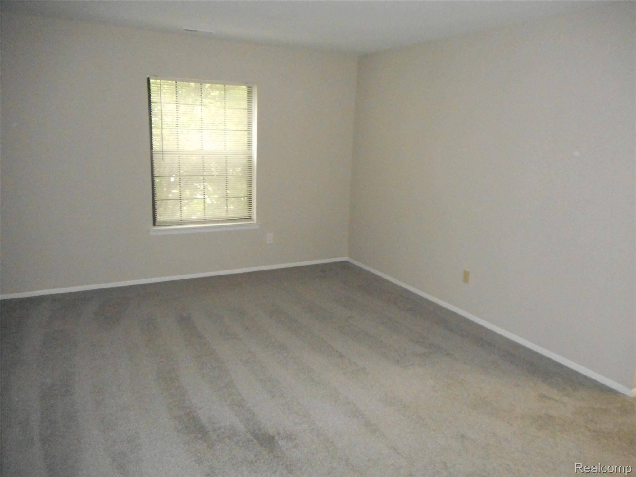 Bloomfield Hills, MI 48331,37066 Kirkshire CT