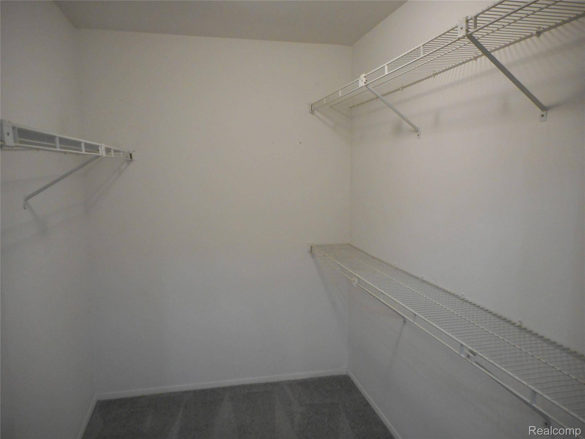 Bloomfield Hills, MI 48331,37066 Kirkshire CT