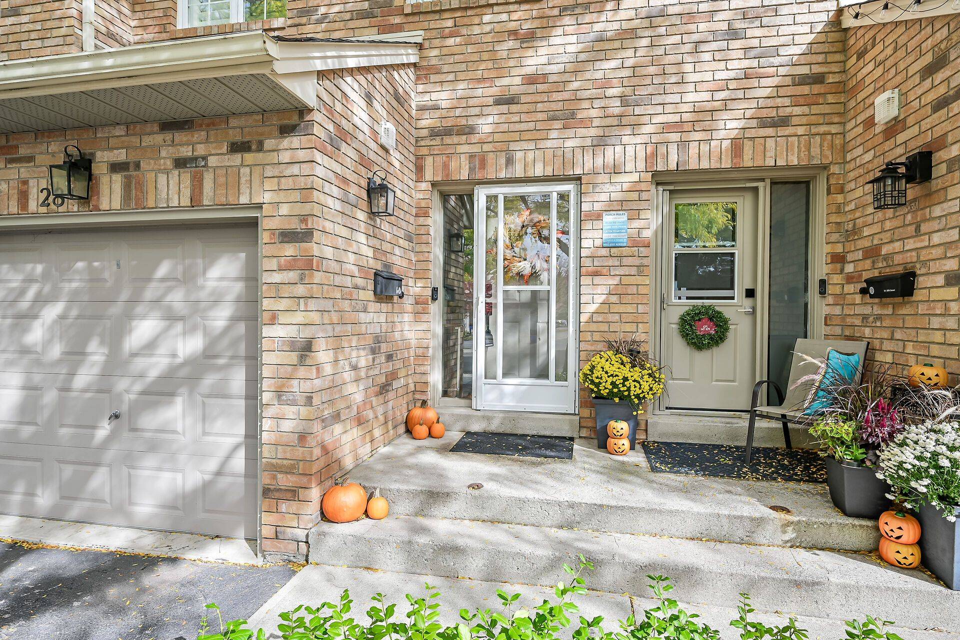 Burlington, ON L7M 4J7,2015 Cleaver AVE #28