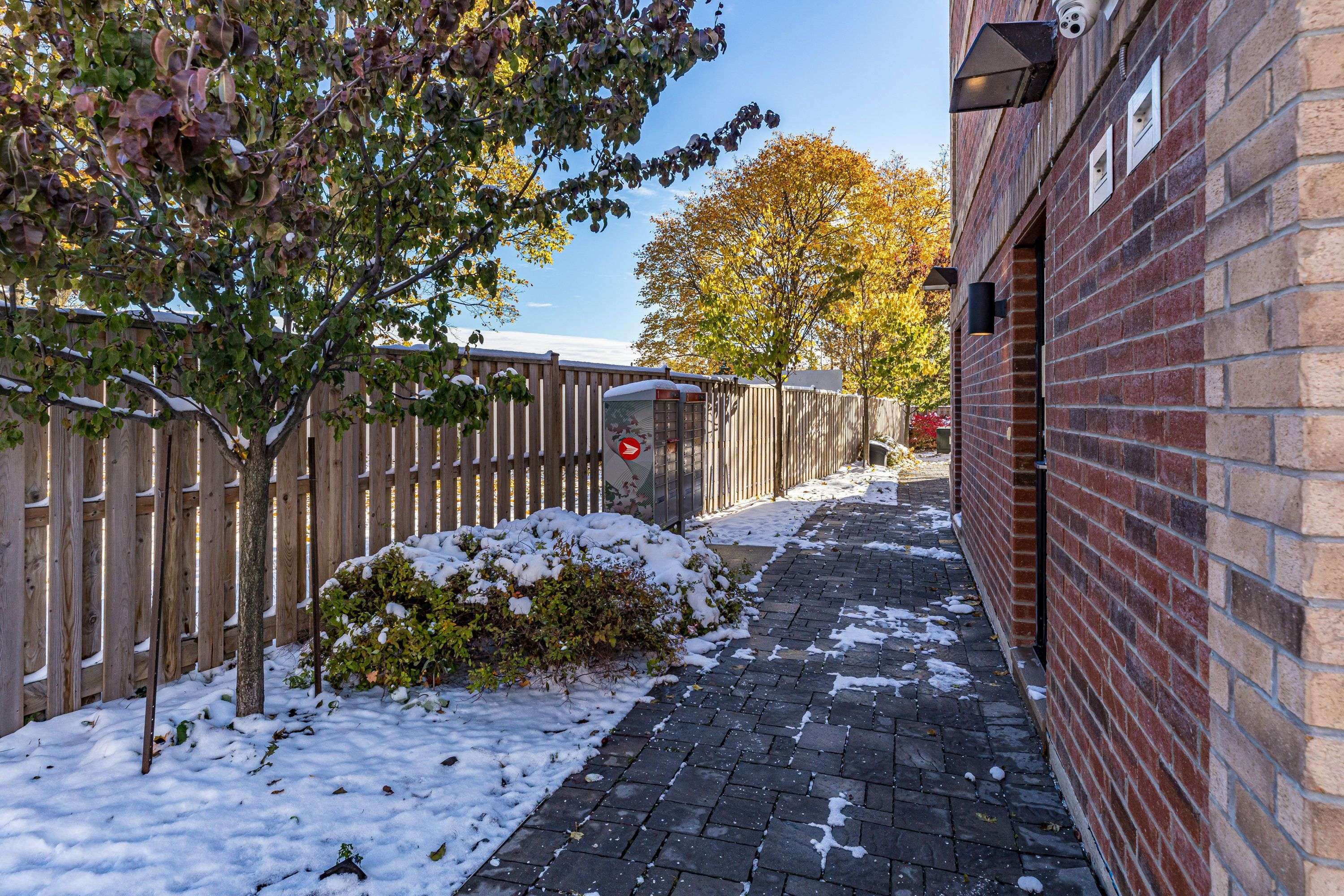 Mississauga, ON L5E 1C7,760 Lakeshore RD E #201