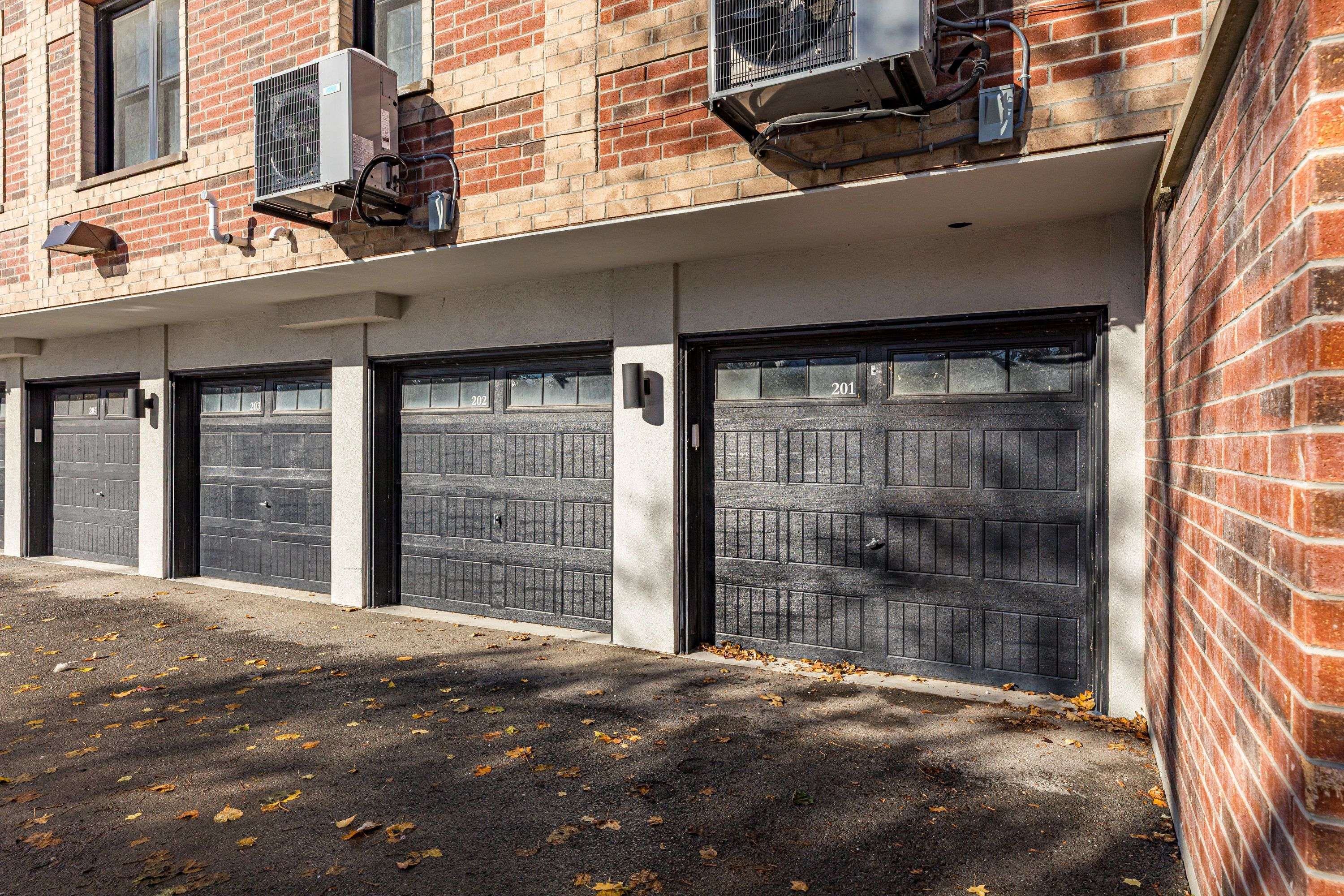 Mississauga, ON L5E 1C7,760 Lakeshore RD E #201