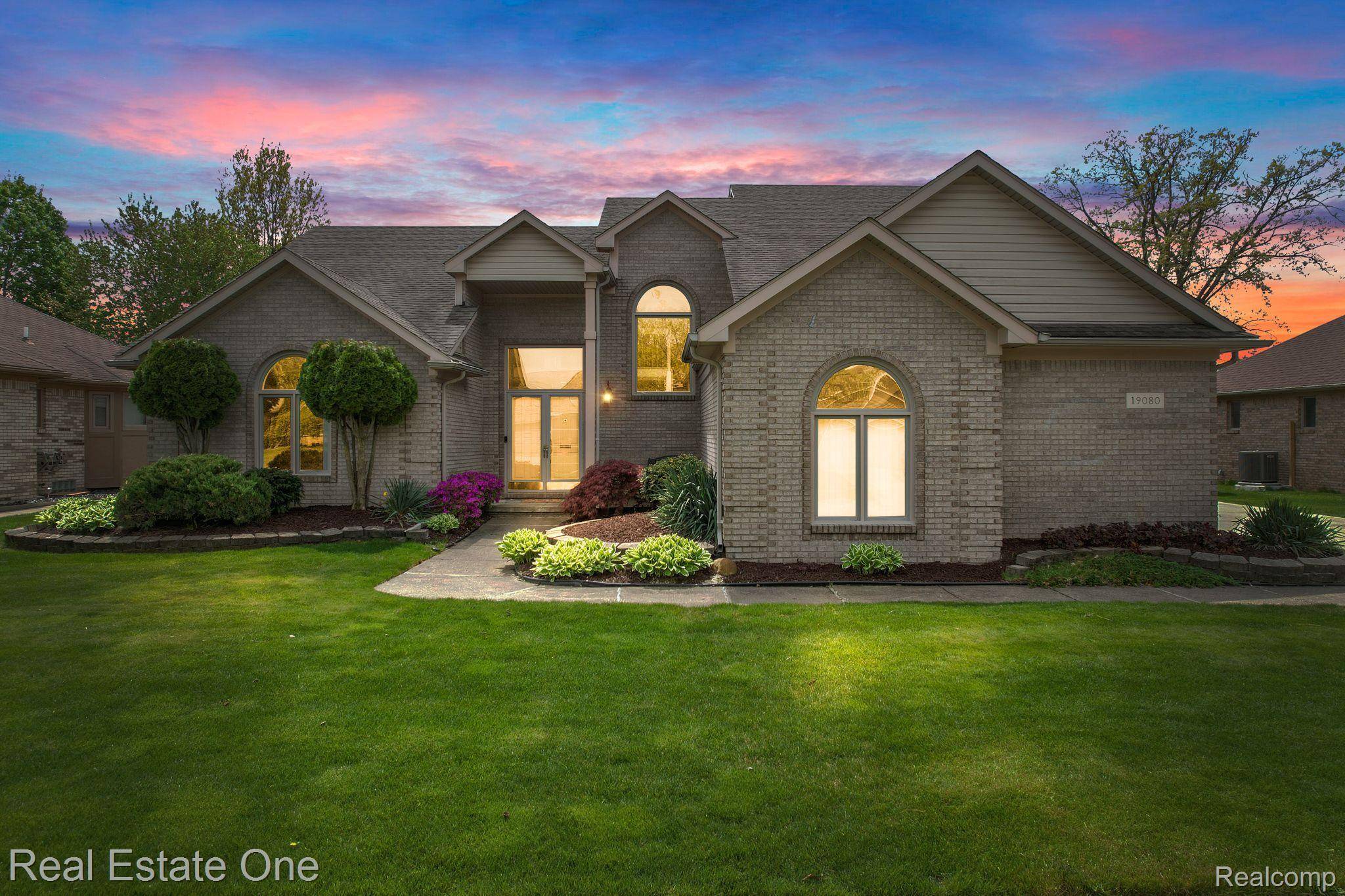 Macomb, MI 48044,19080 CALYPSO DR