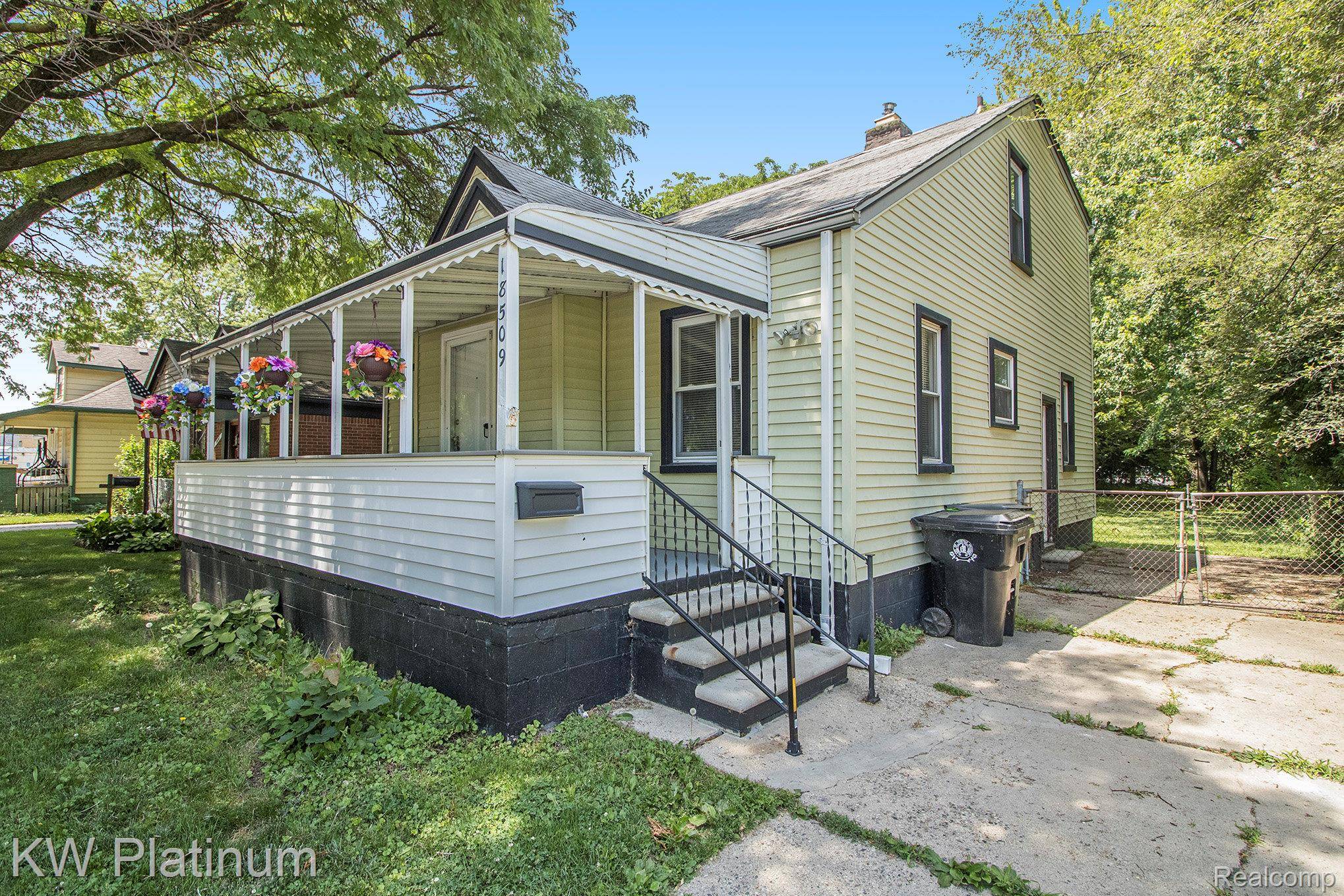 Roseville, MI 48066,18509 Victor ST