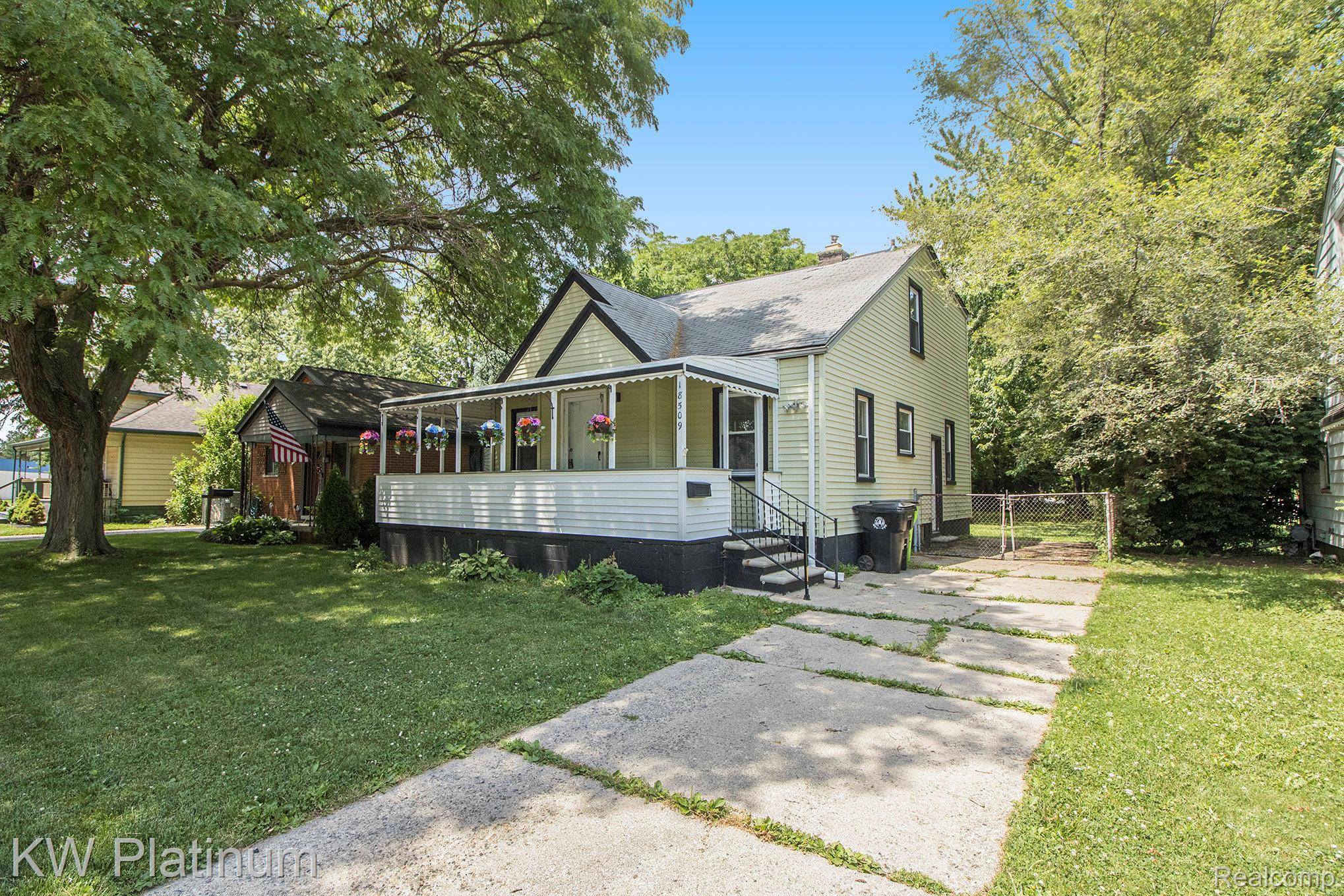 Roseville, MI 48066,18509 Victor ST