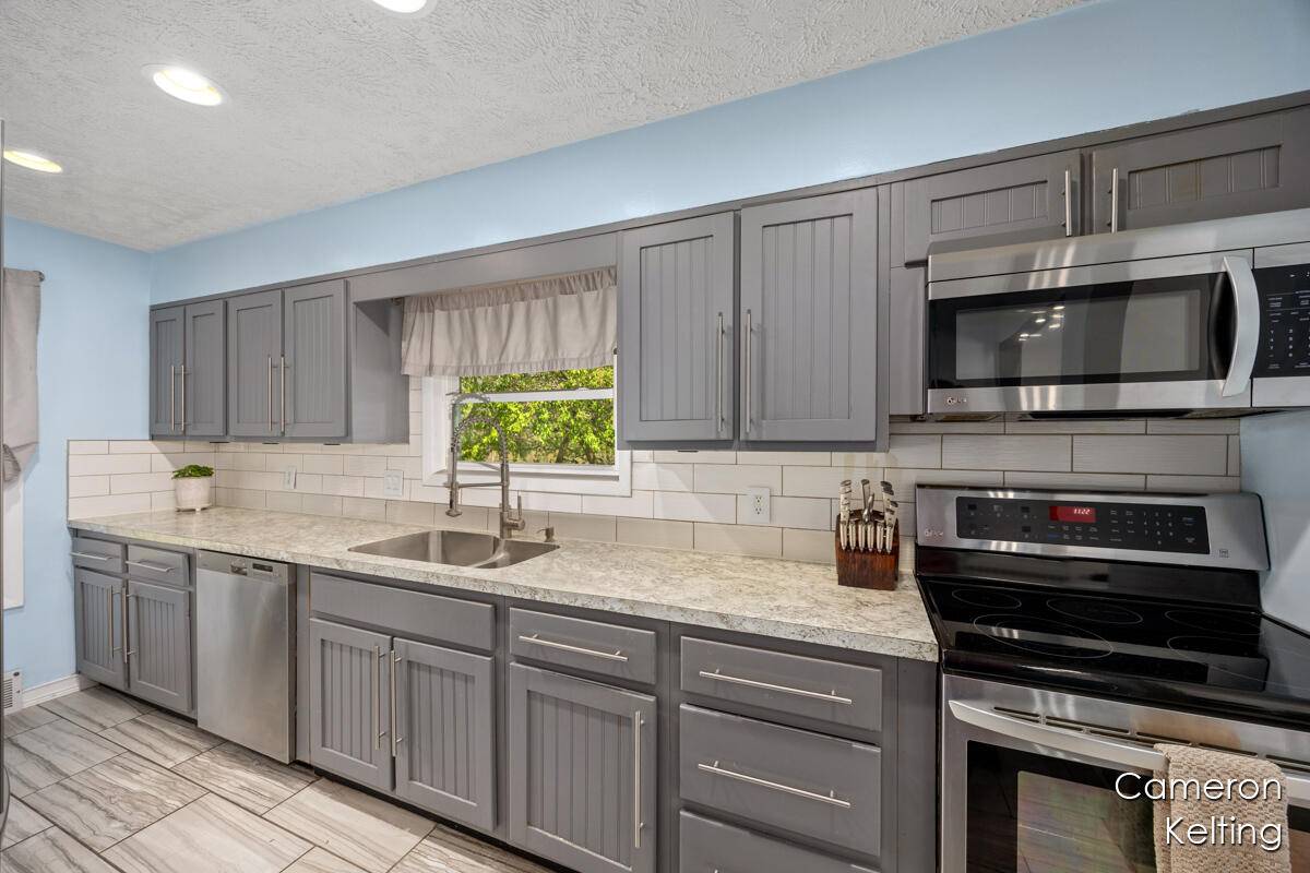 Bath, MI 48808,5364 Drumheller RD