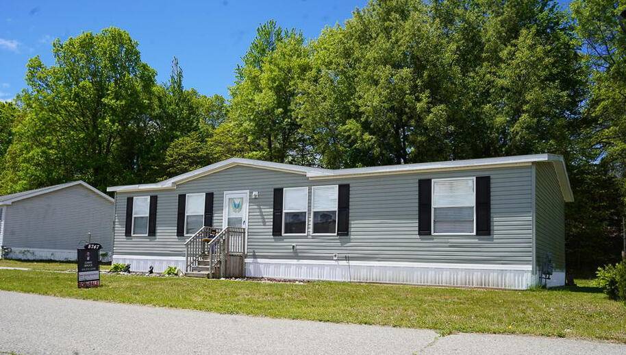 West Olive, MI 49460,8747 Muirfield DR