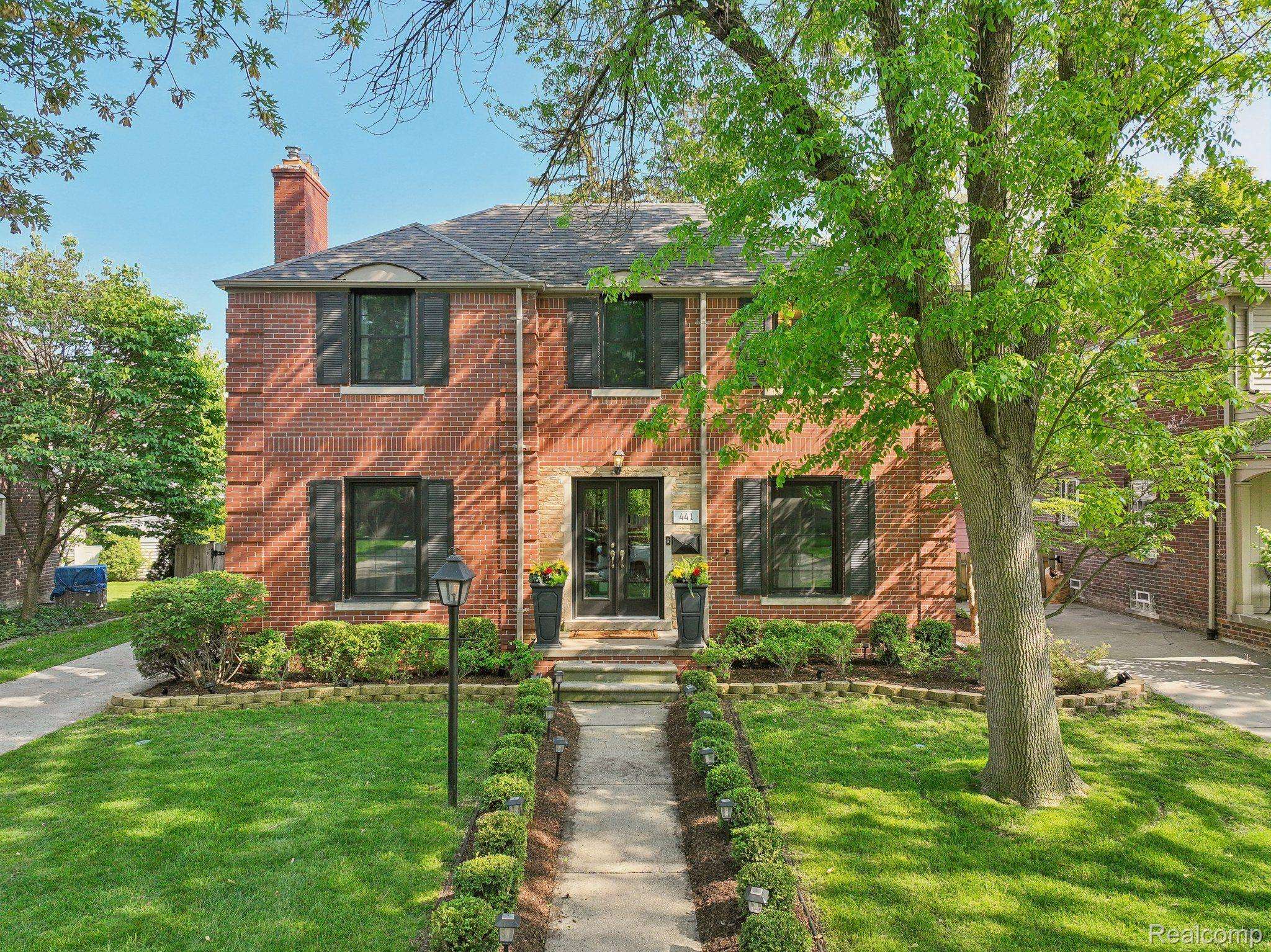 Grosse Pointe Farms, MI 48236,441 ROLAND RD