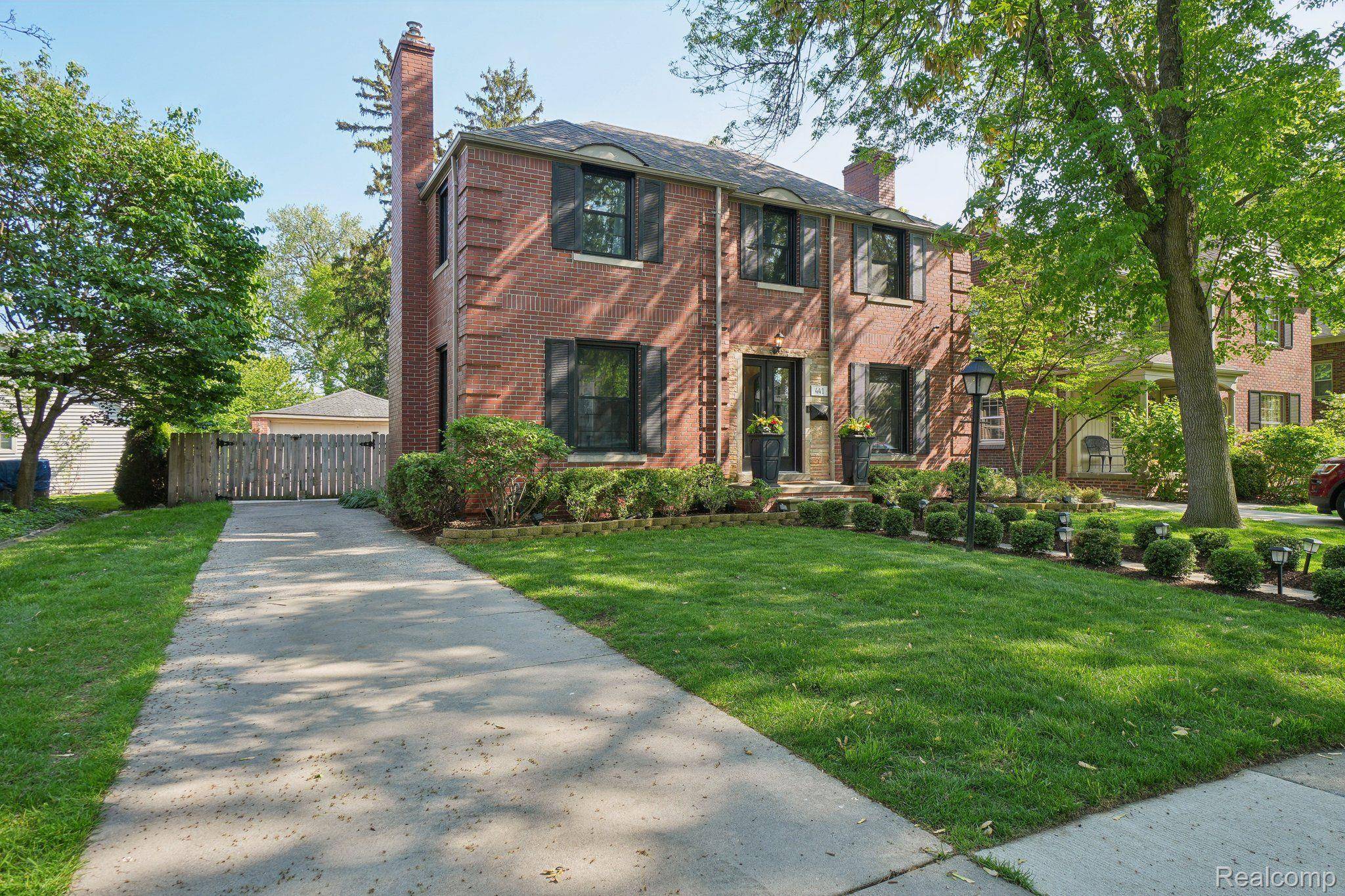 Grosse Pointe Farms, MI 48236,441 ROLAND RD