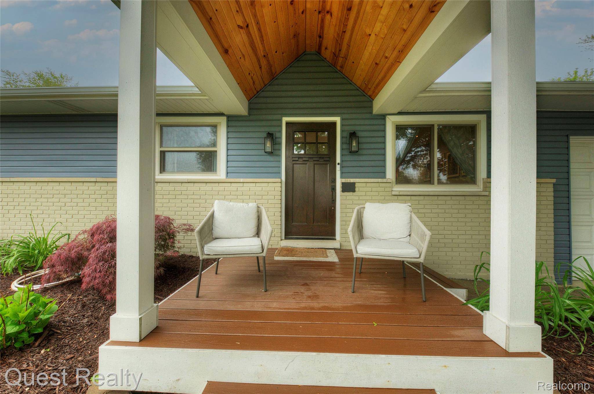 Fowlerville, MI 48836,217 E North ST