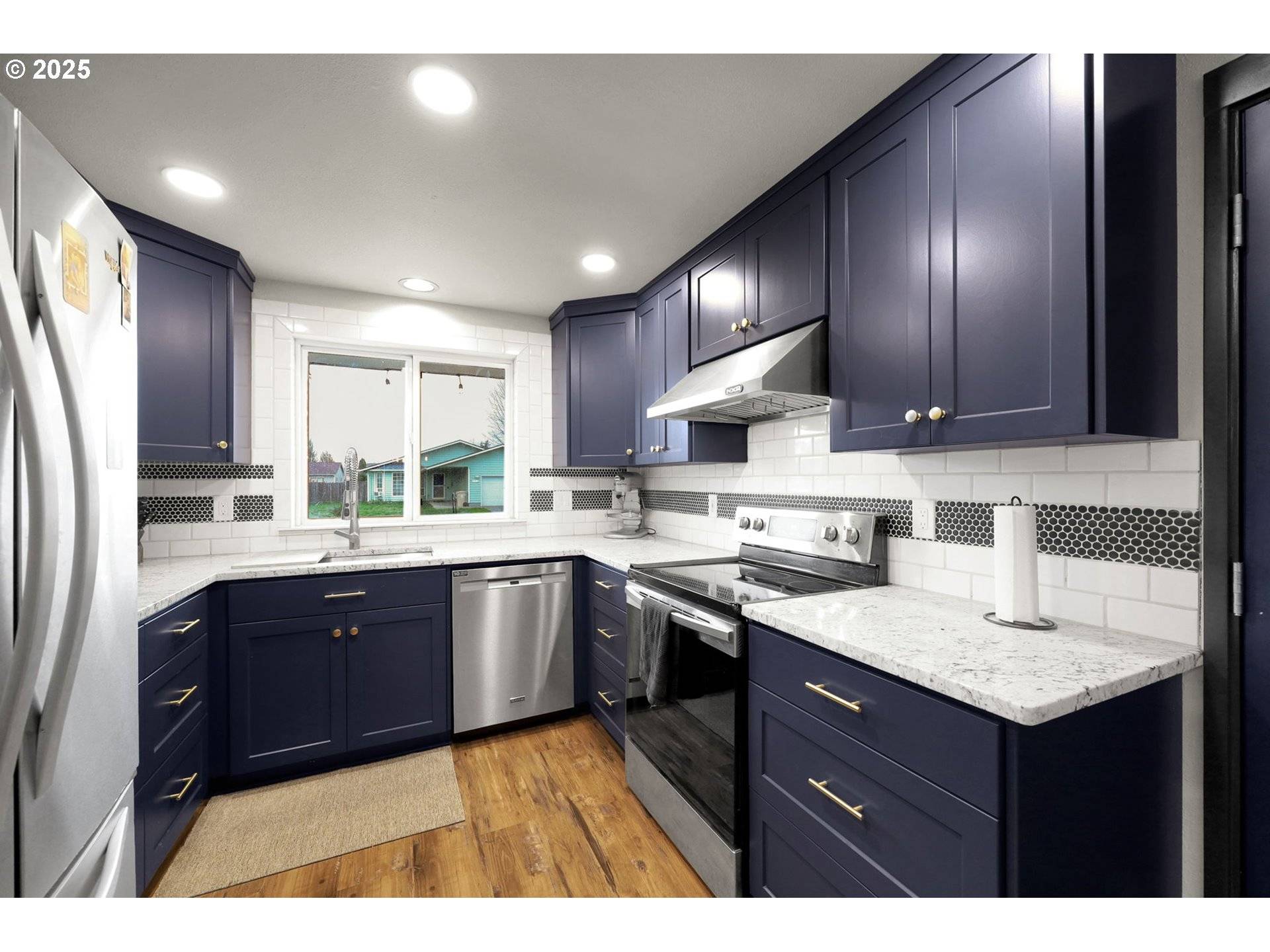 Harrisburg, OR 97446,645 RILEY WAY